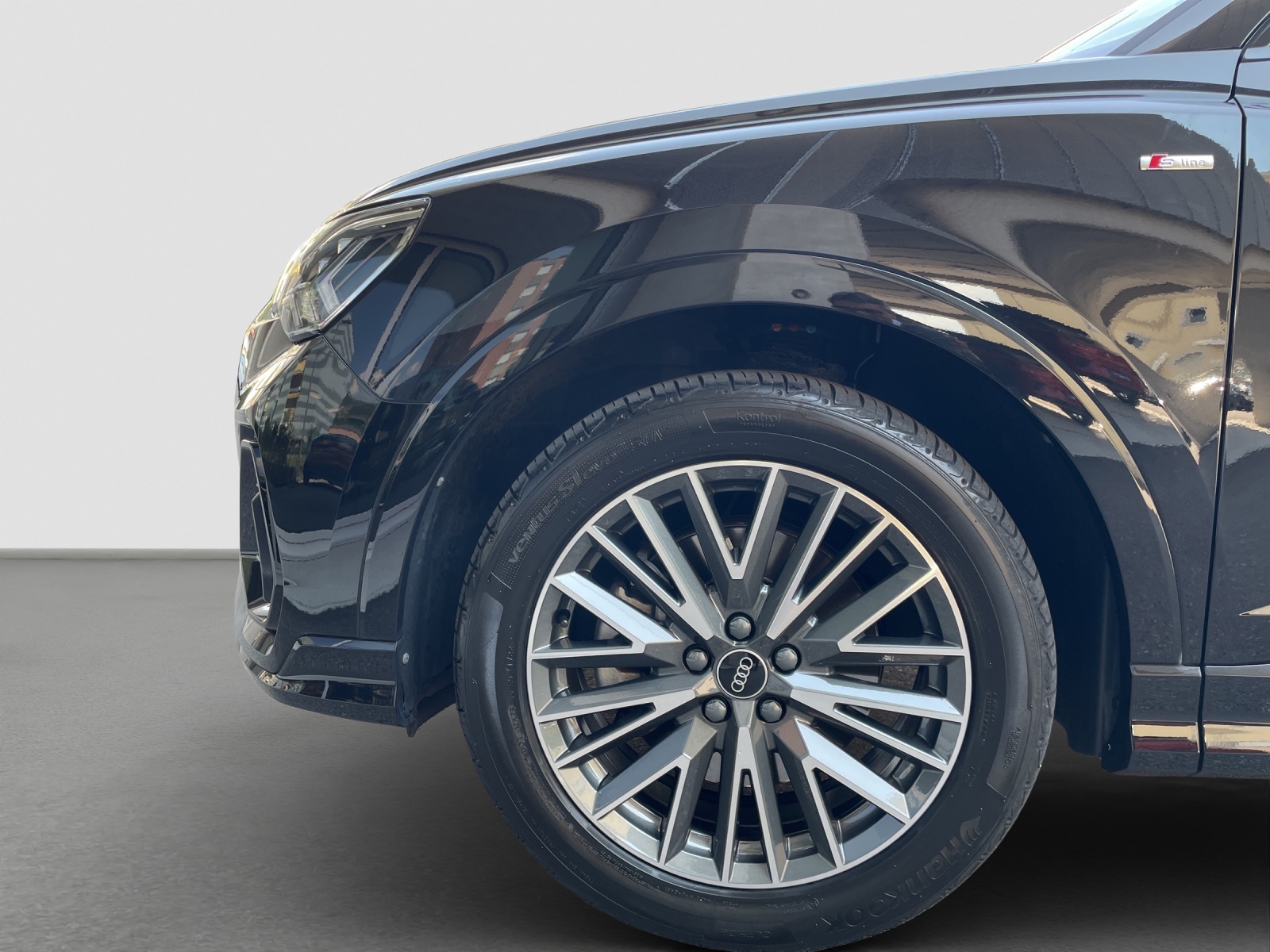 AUDI Q3 Sportback 40 TFSI S line quattro S-tronic-image-4