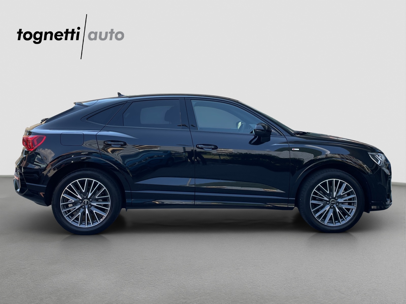 AUDI Q3 Sportback 40 TFSI S line quattro S-tronic-image-2