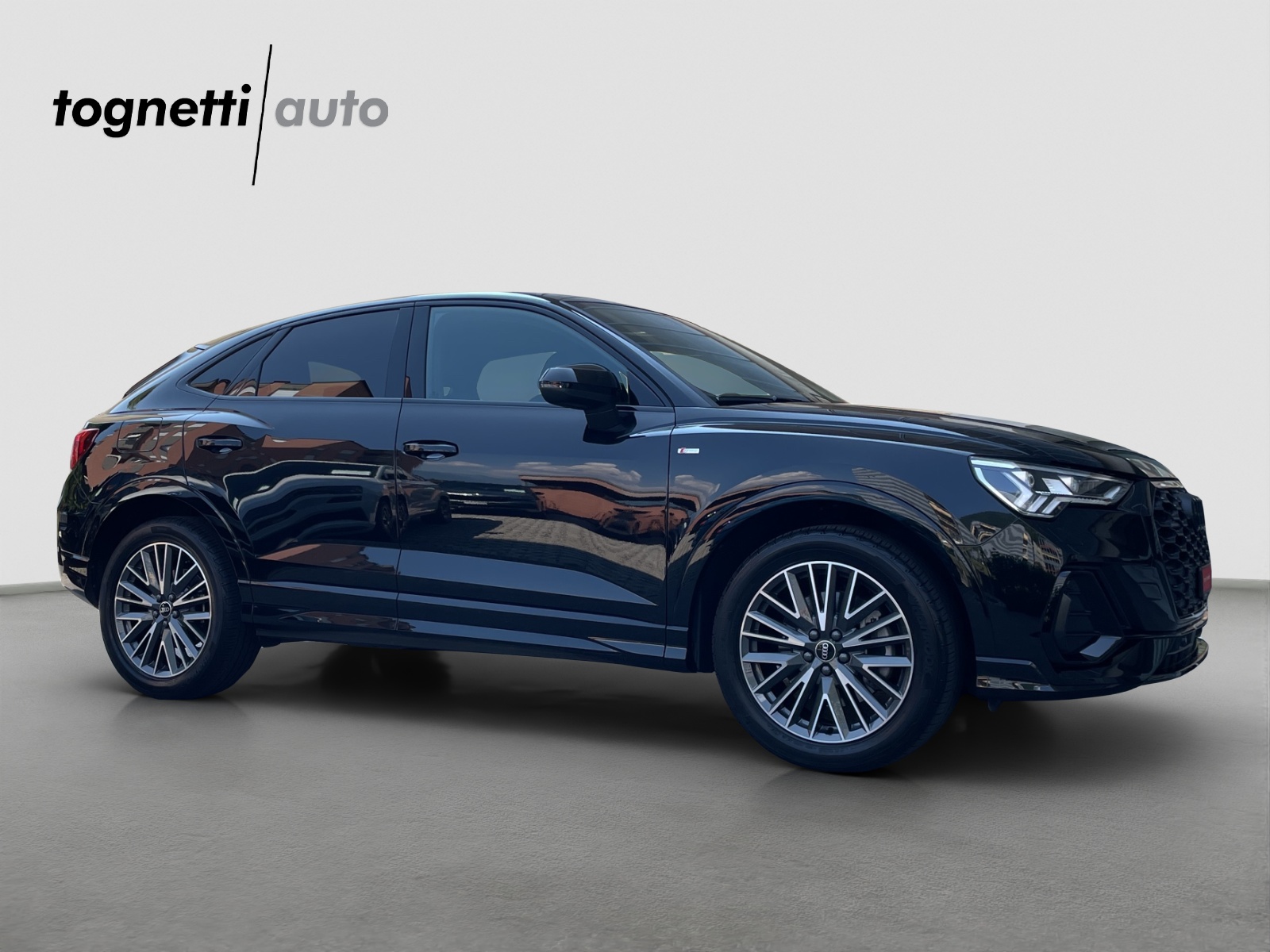 AUDI Q3 Sportback 40 TFSI S line quattro S-tronic-image-1