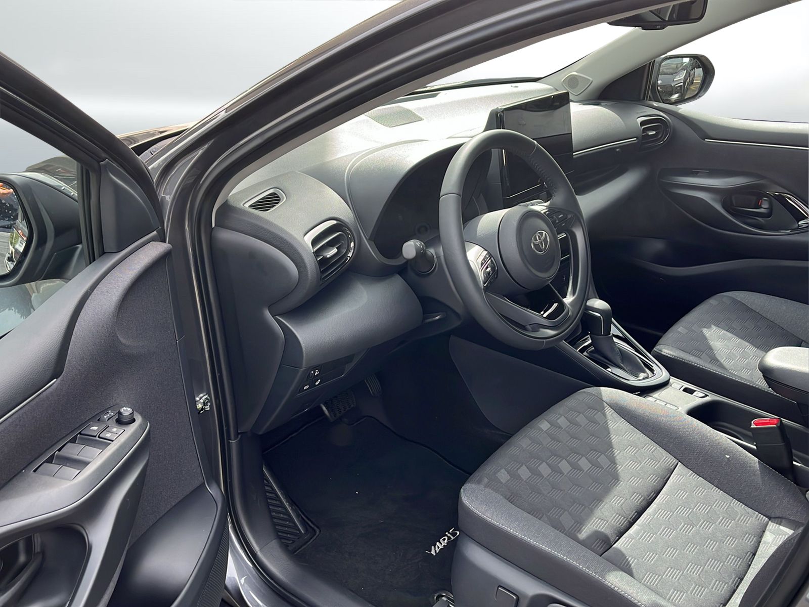 TOYOTA Yaris 1.5 Trend e-CVT (incl. pack services)-image-5