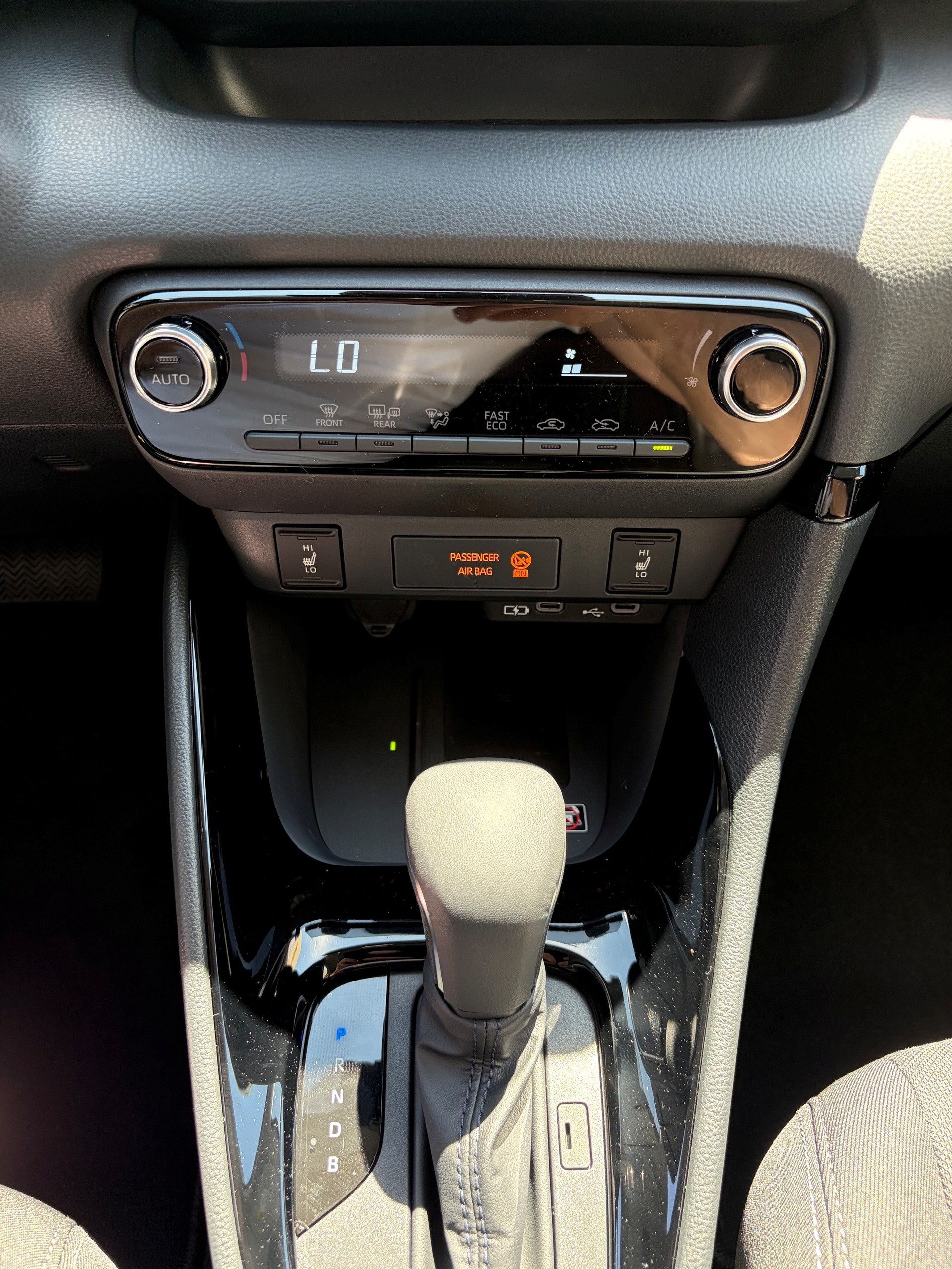 TOYOTA Yaris 1.5 Trend e-CVT (incl. pack services)-image-9