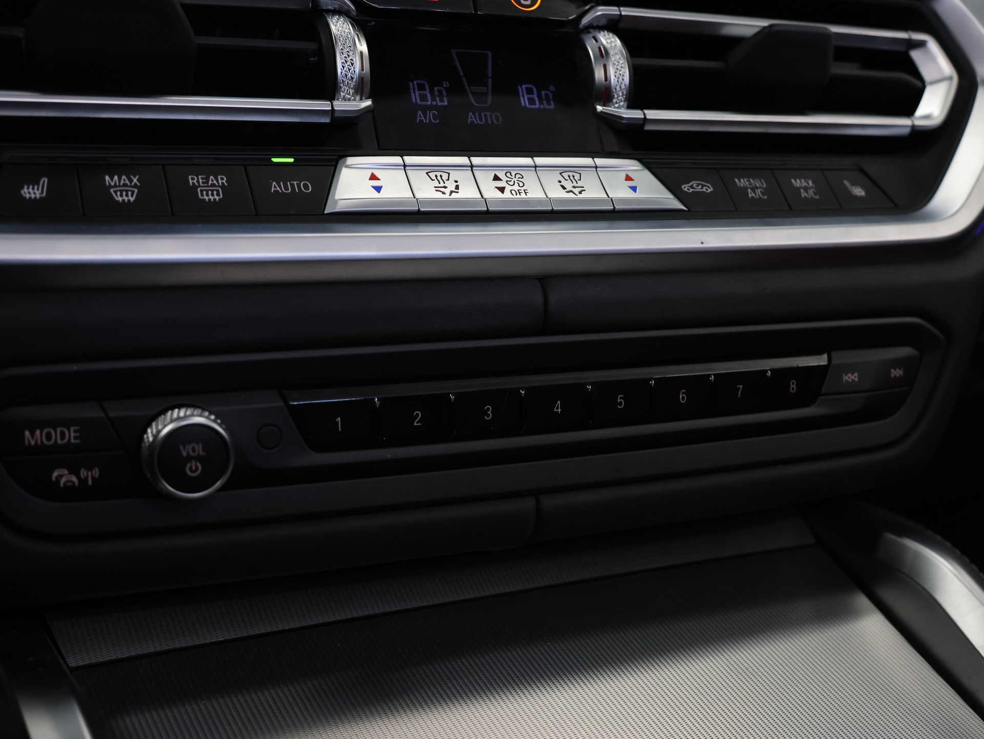 BMW M440i xDrive 48V Cabriolet Steptronic *Harman&Kardon* *Sitzlüftung* *360 Kamera*-image-19