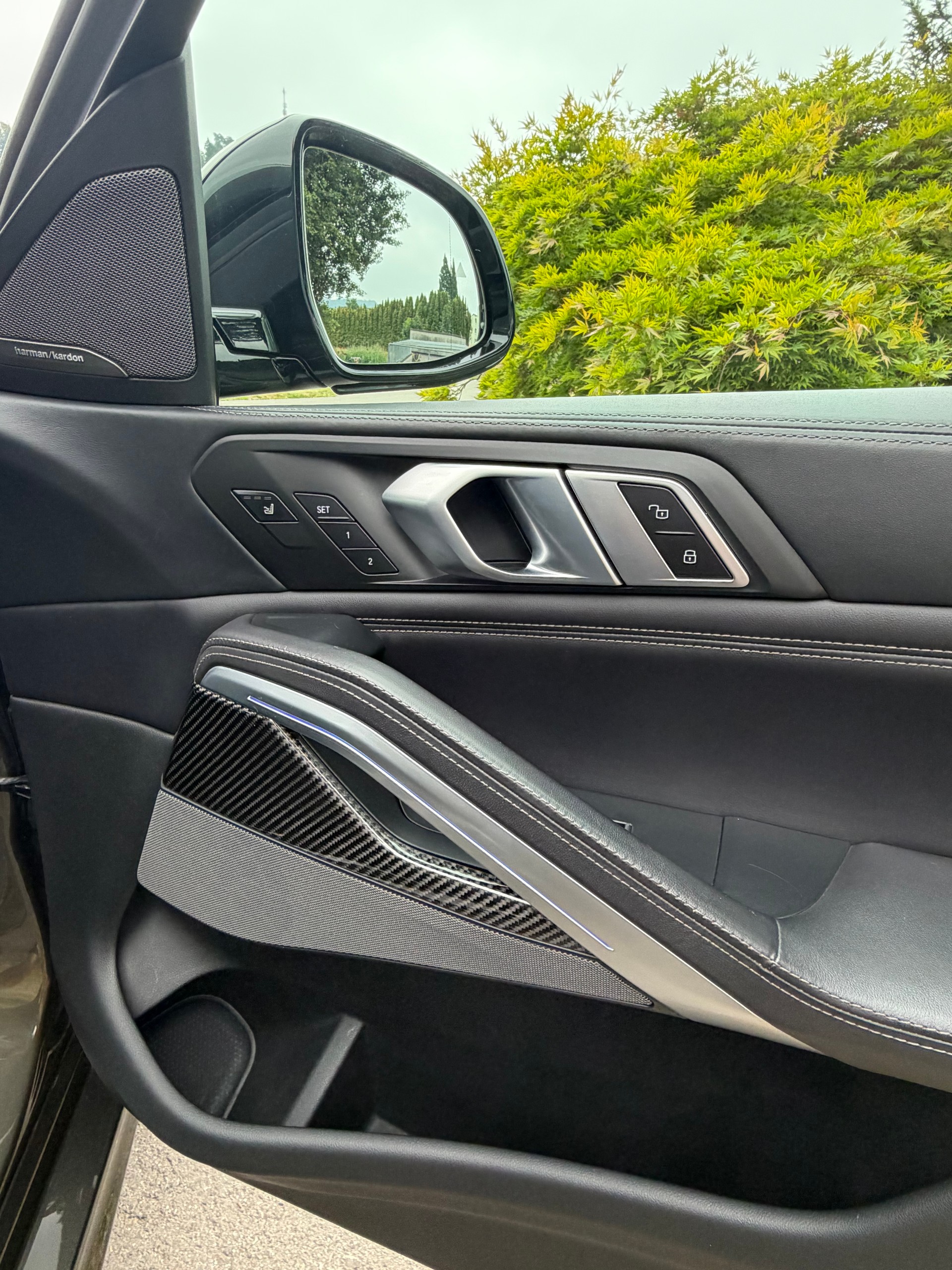 BMW X6 M50i-image-10