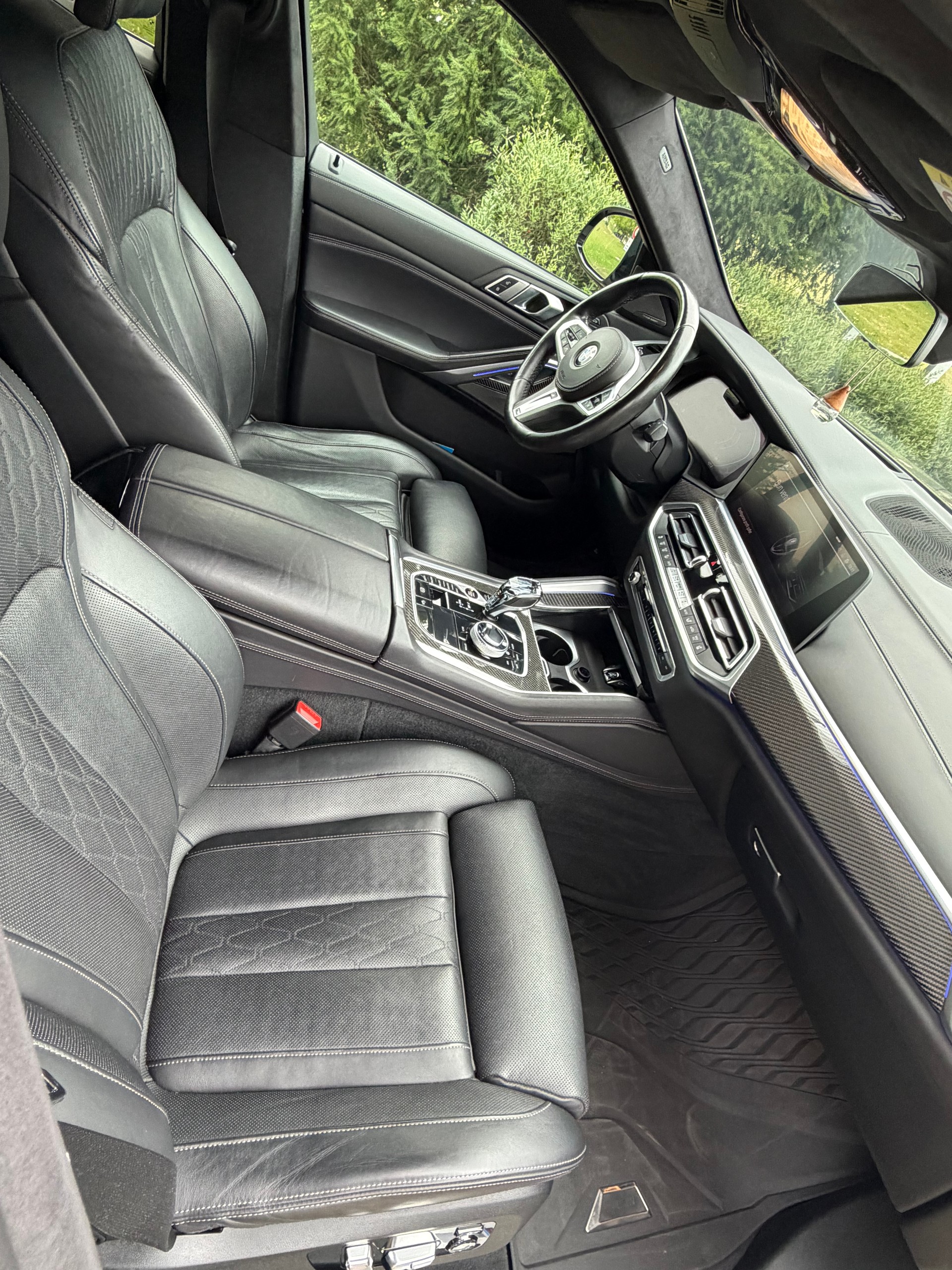 BMW X6 M50i-image-10