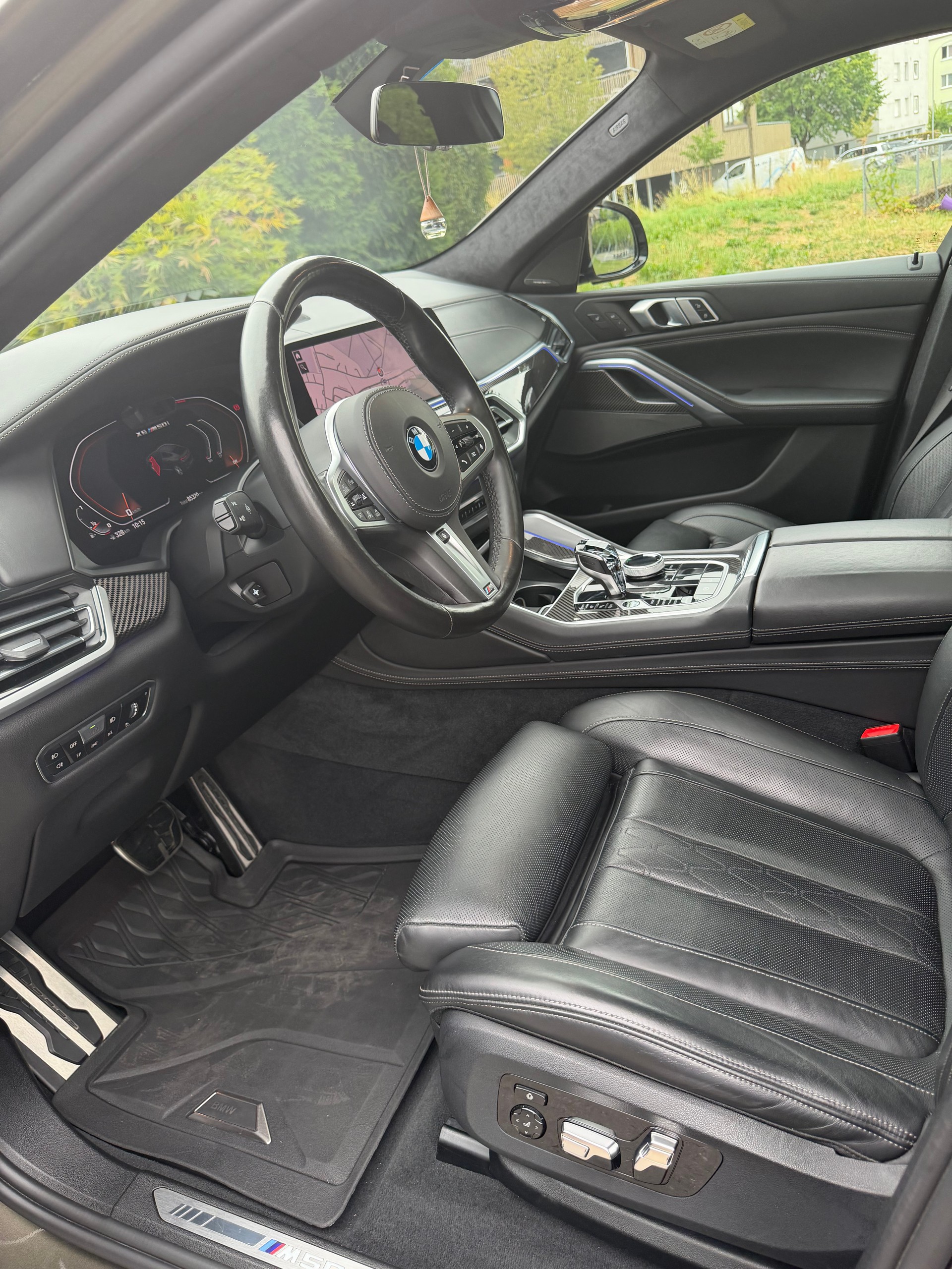 BMW X6 M50i-image-17