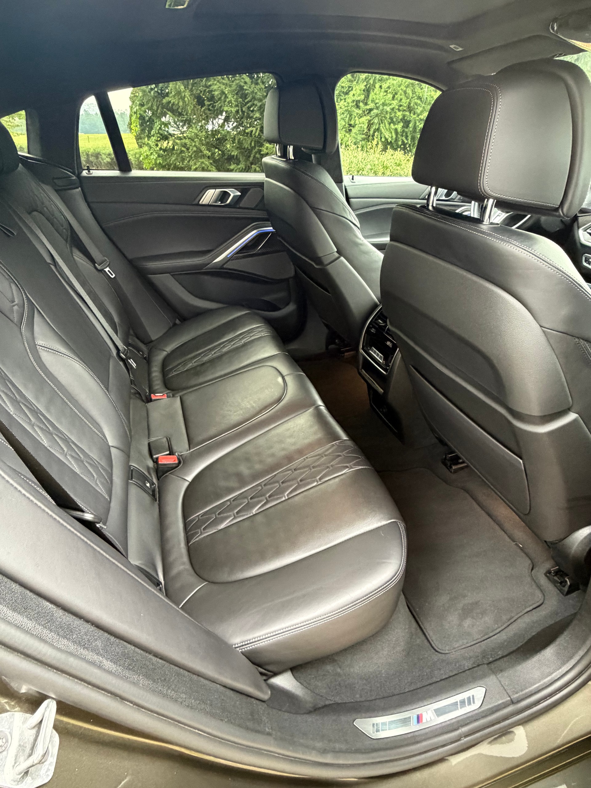 BMW X6 M50i-image-11