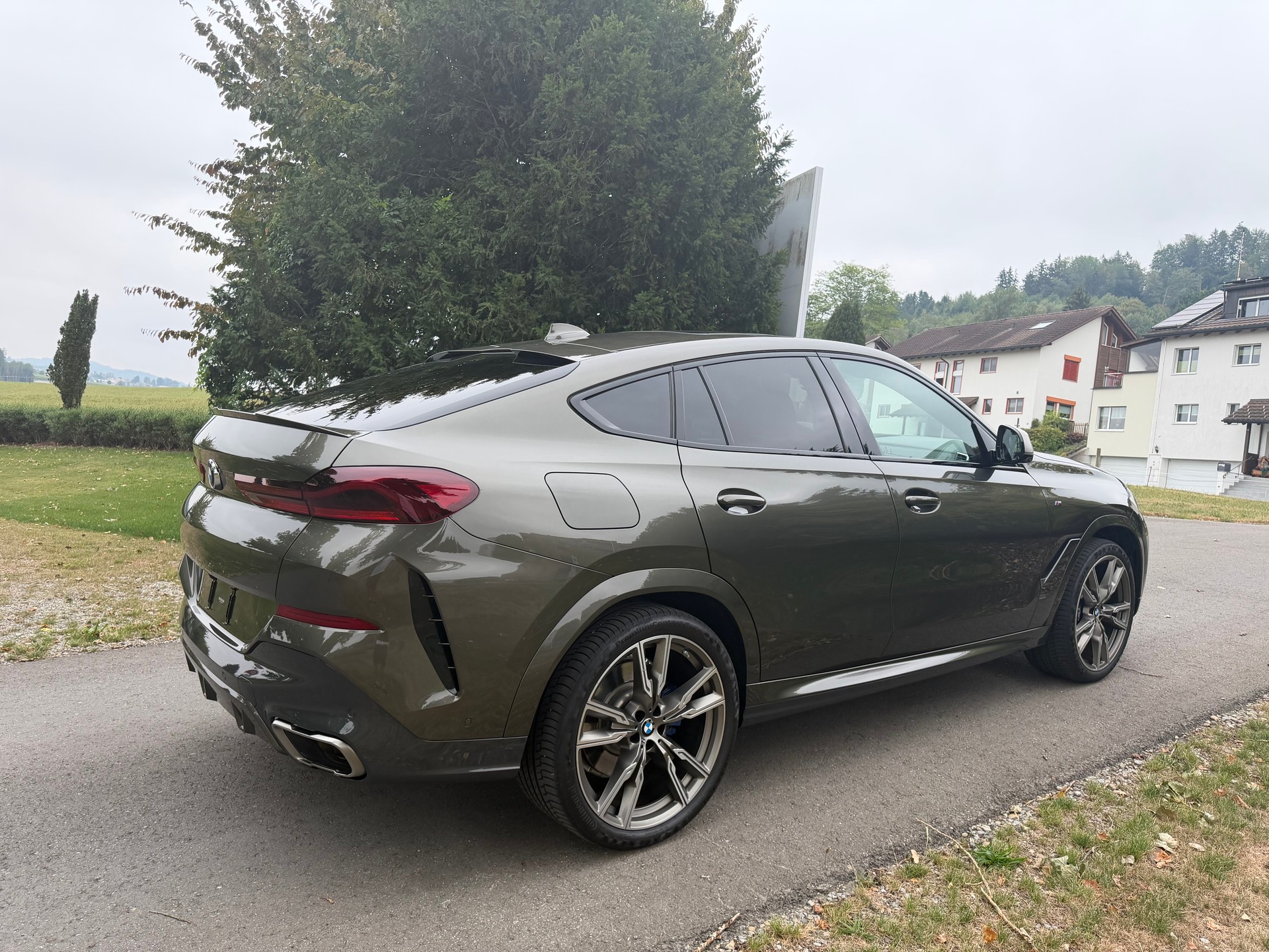 BMW X6 M50i-image-12