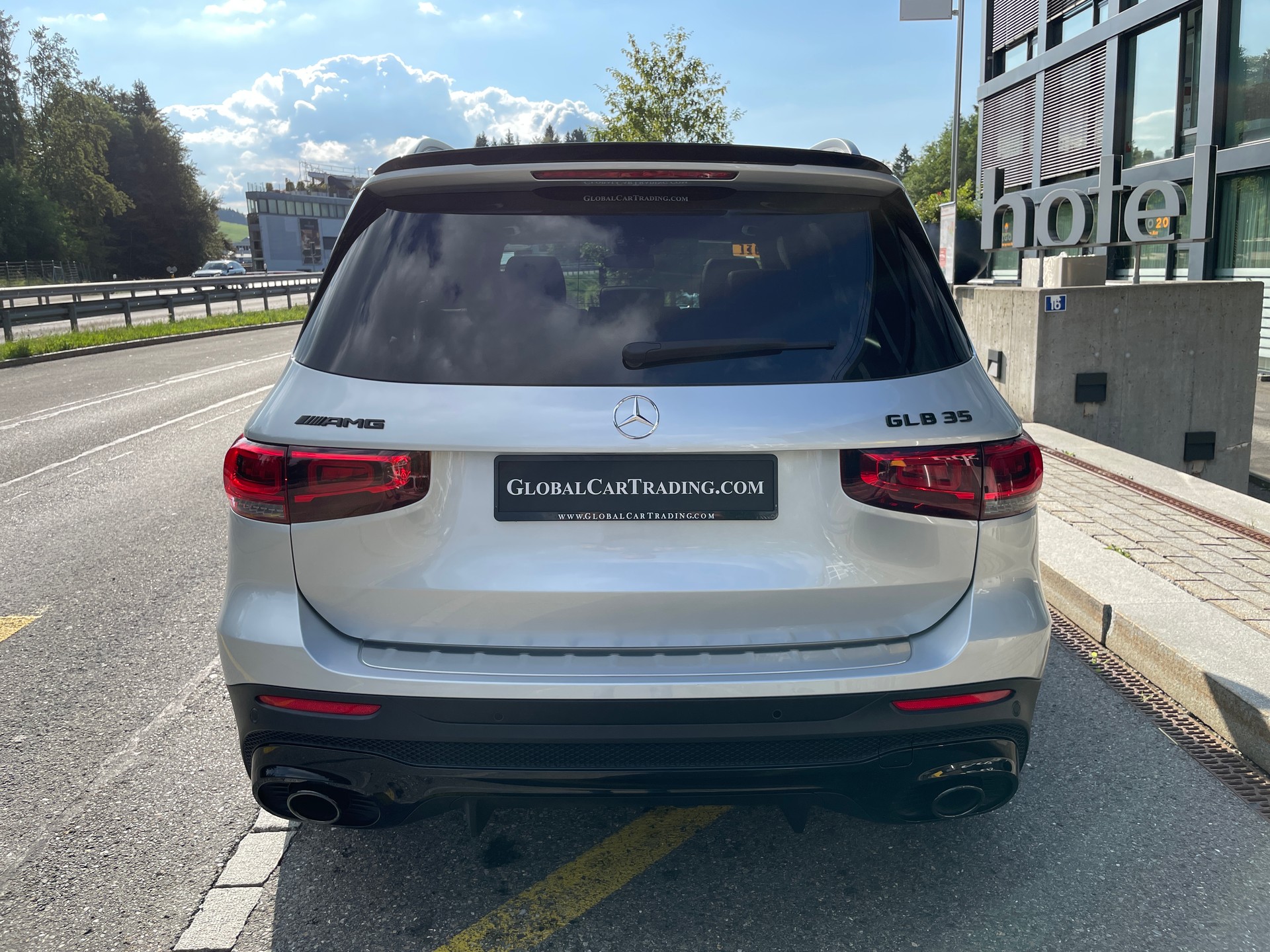 MERCEDES-BENZ GLB 35 AMG 4Matic 8G-Tronic-image-5