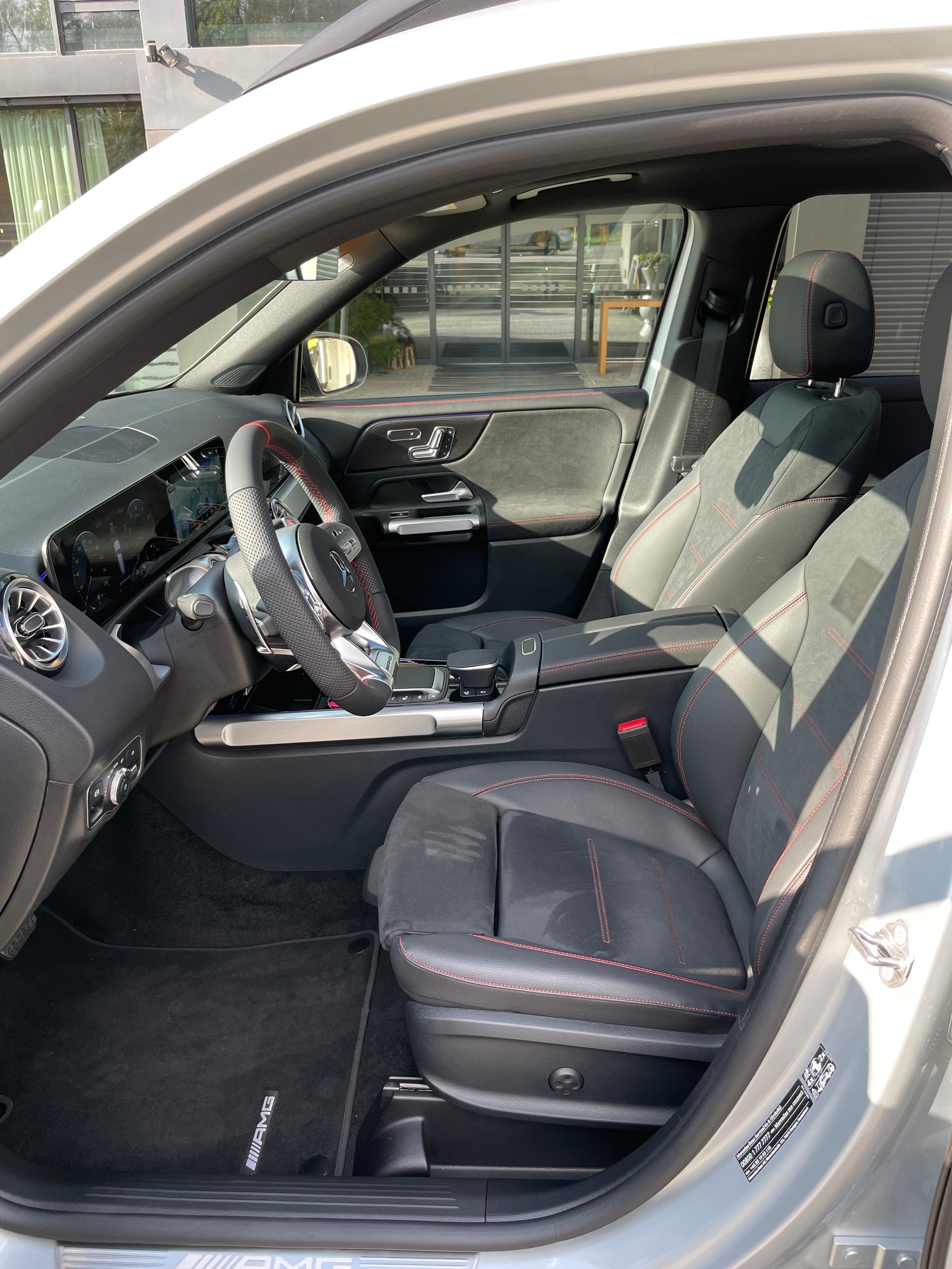 MERCEDES-BENZ GLB 35 AMG 4Matic 8G-Tronic-image-13