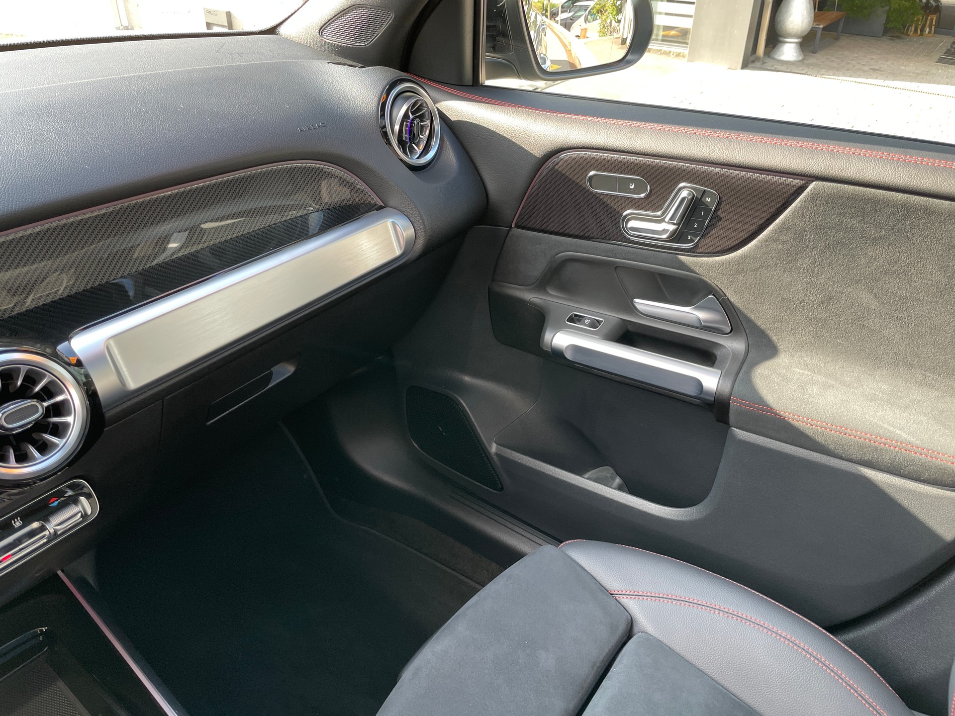 MERCEDES-BENZ GLB 35 AMG 4Matic 8G-Tronic-image-28