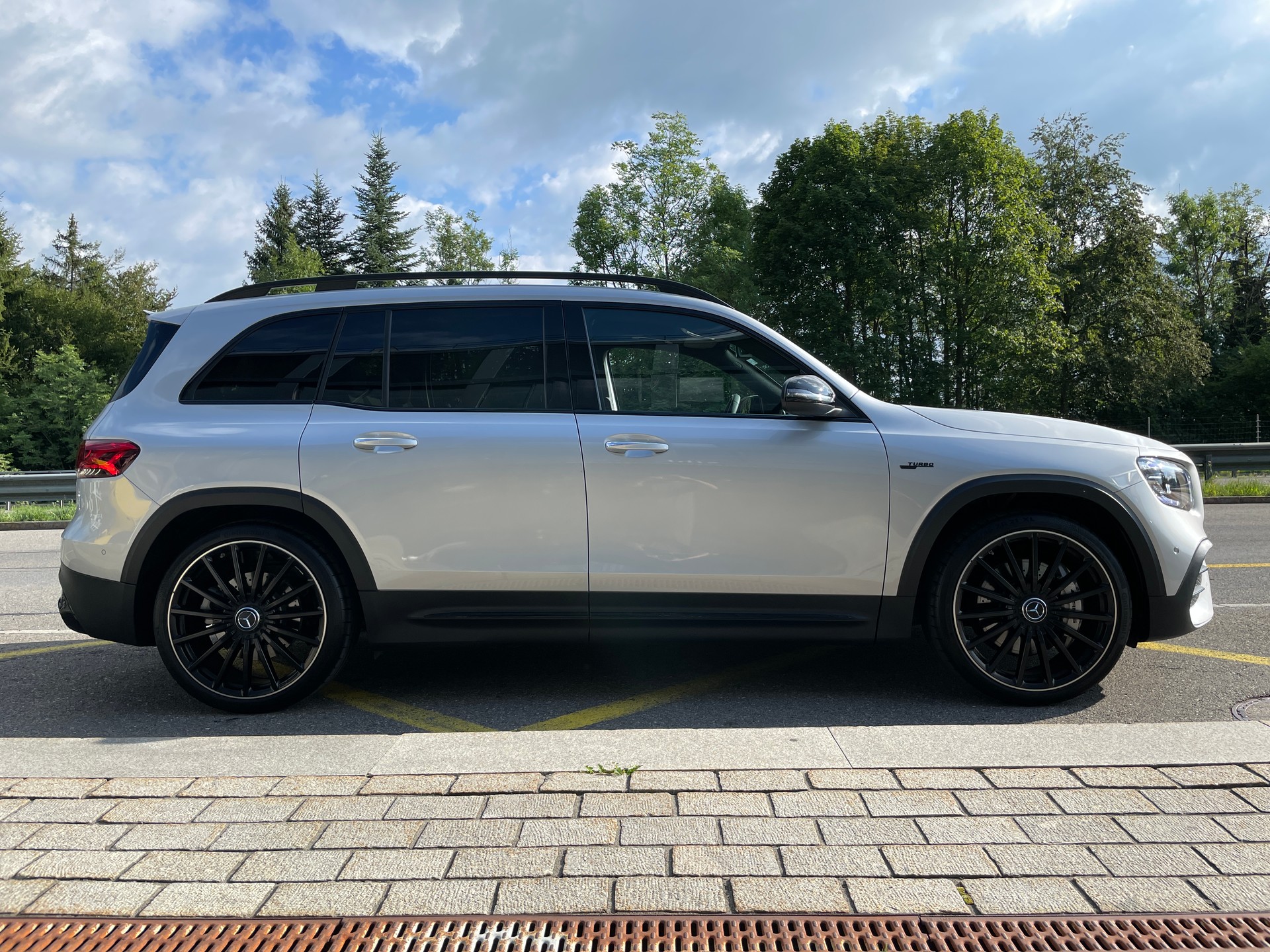 MERCEDES-BENZ GLB 35 AMG 4Matic 8G-Tronic-image-3
