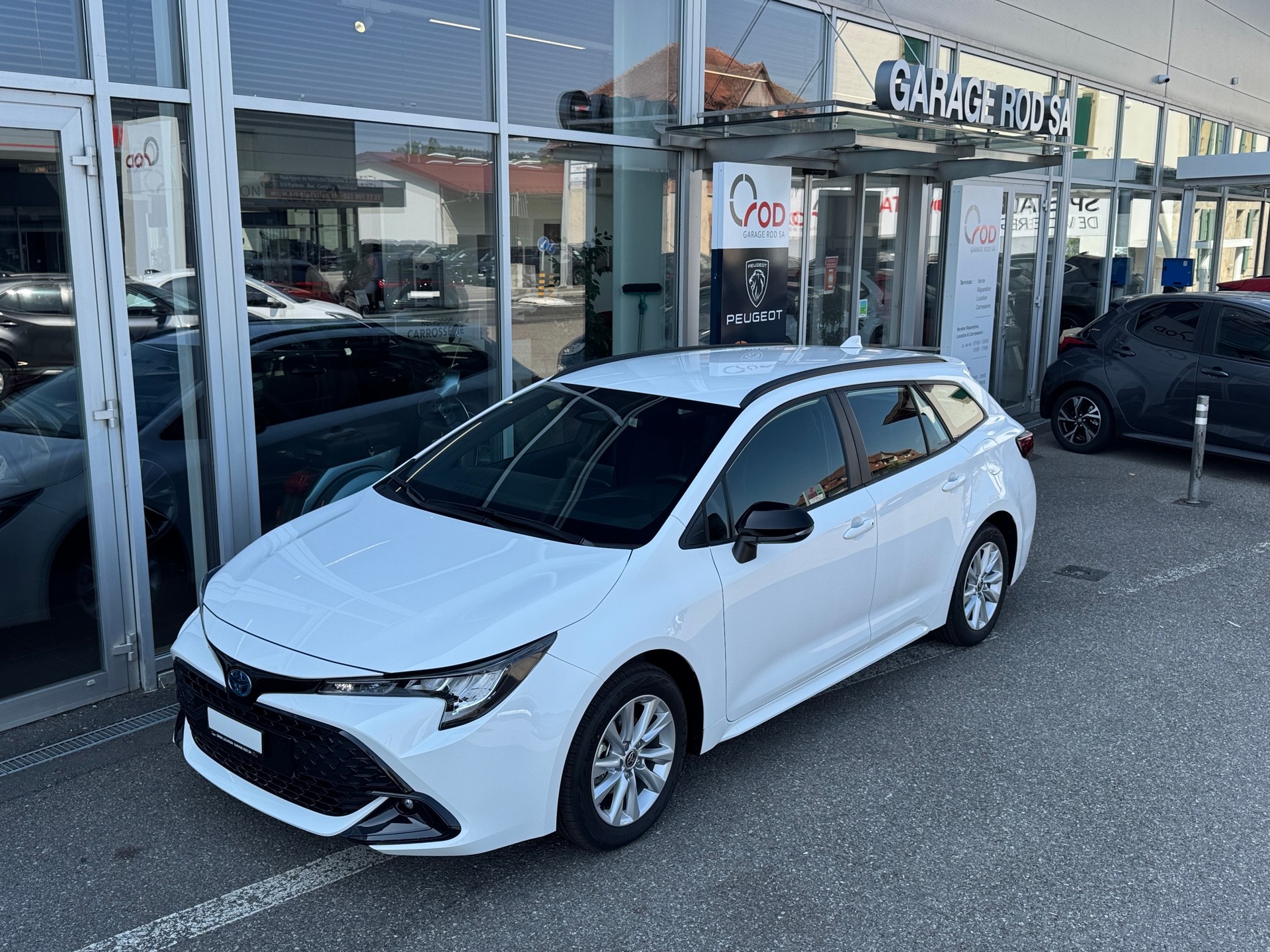 TOYOTA Corolla 1.8 HSD Comfort e- CVT-image-0