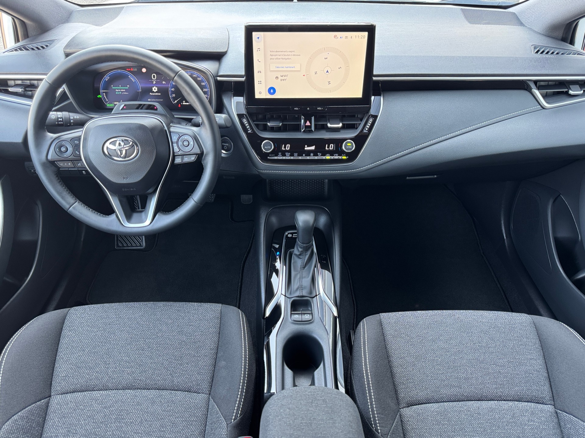 TOYOTA Corolla 1.8 HSD Comfort e- CVT-image-10