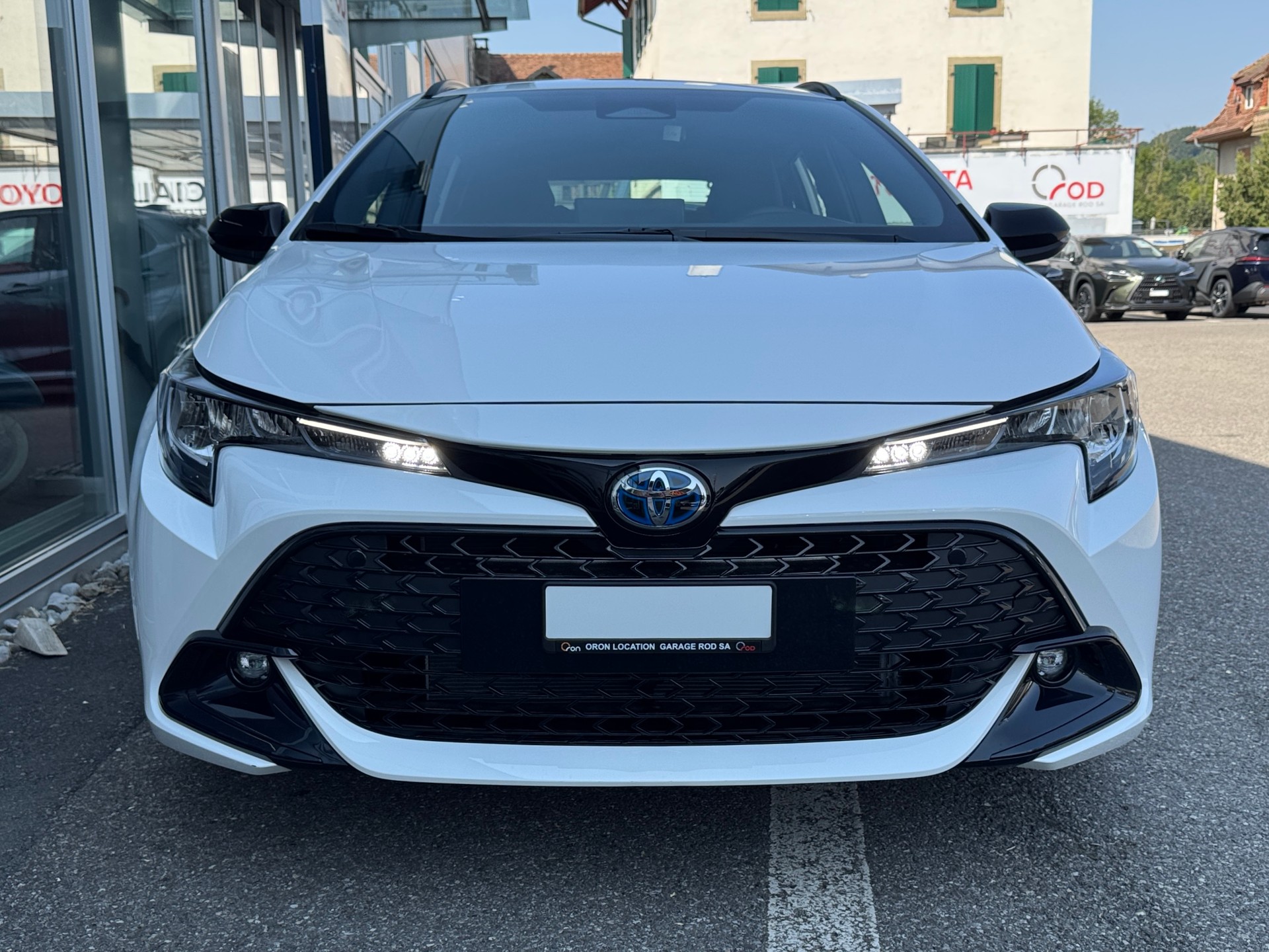 TOYOTA Corolla 1.8 HSD Comfort e- CVT-image-2