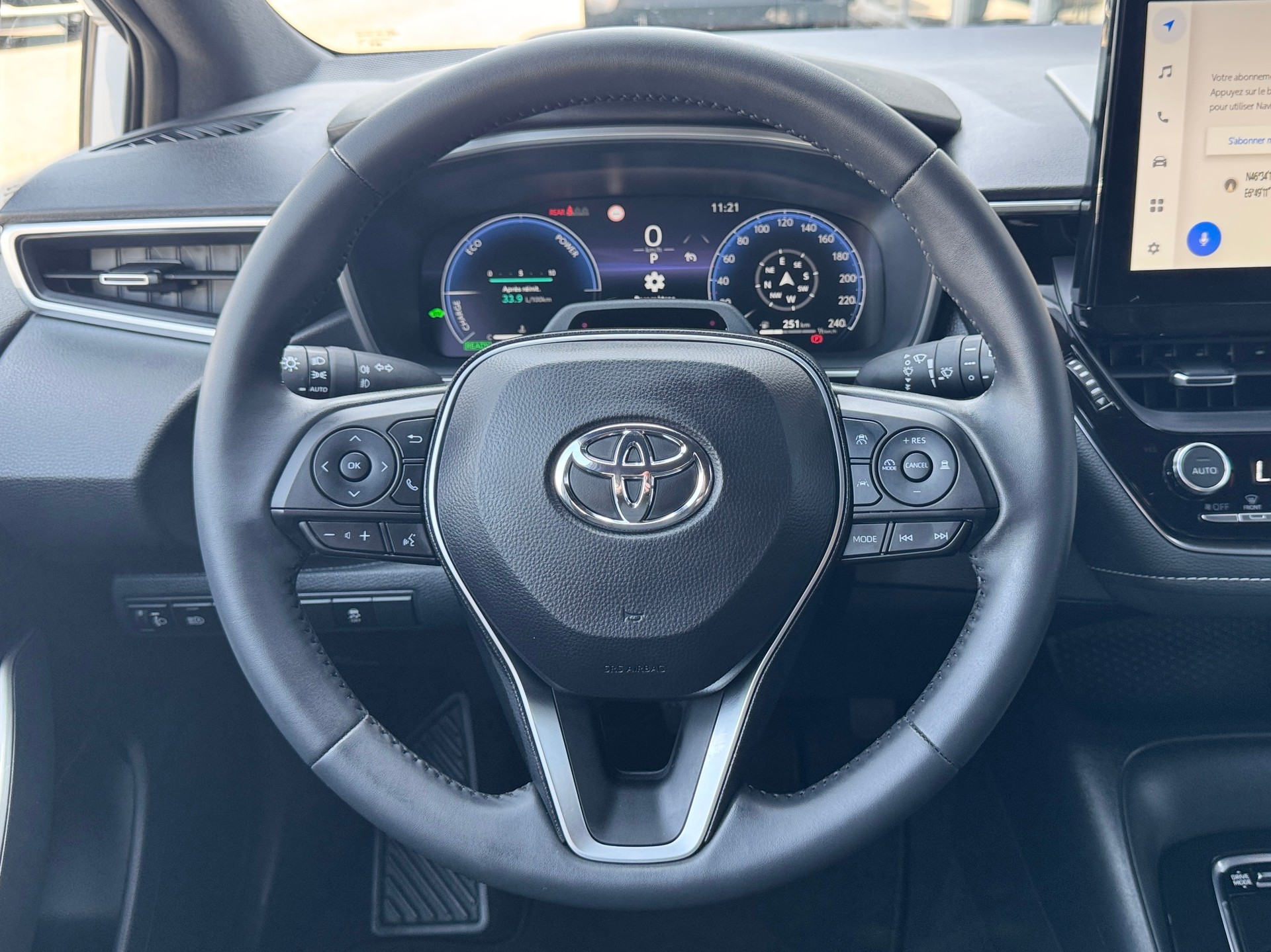 TOYOTA Corolla 1.8 HSD Comfort e- CVT-image-13