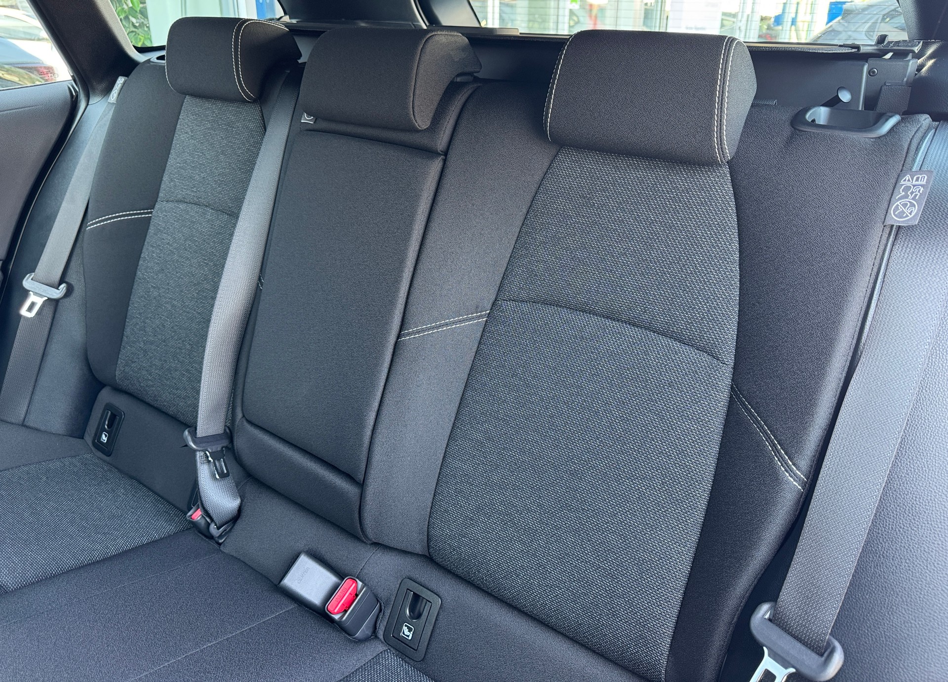 TOYOTA Corolla 1.8 HSD Comfort e- CVT-image-11