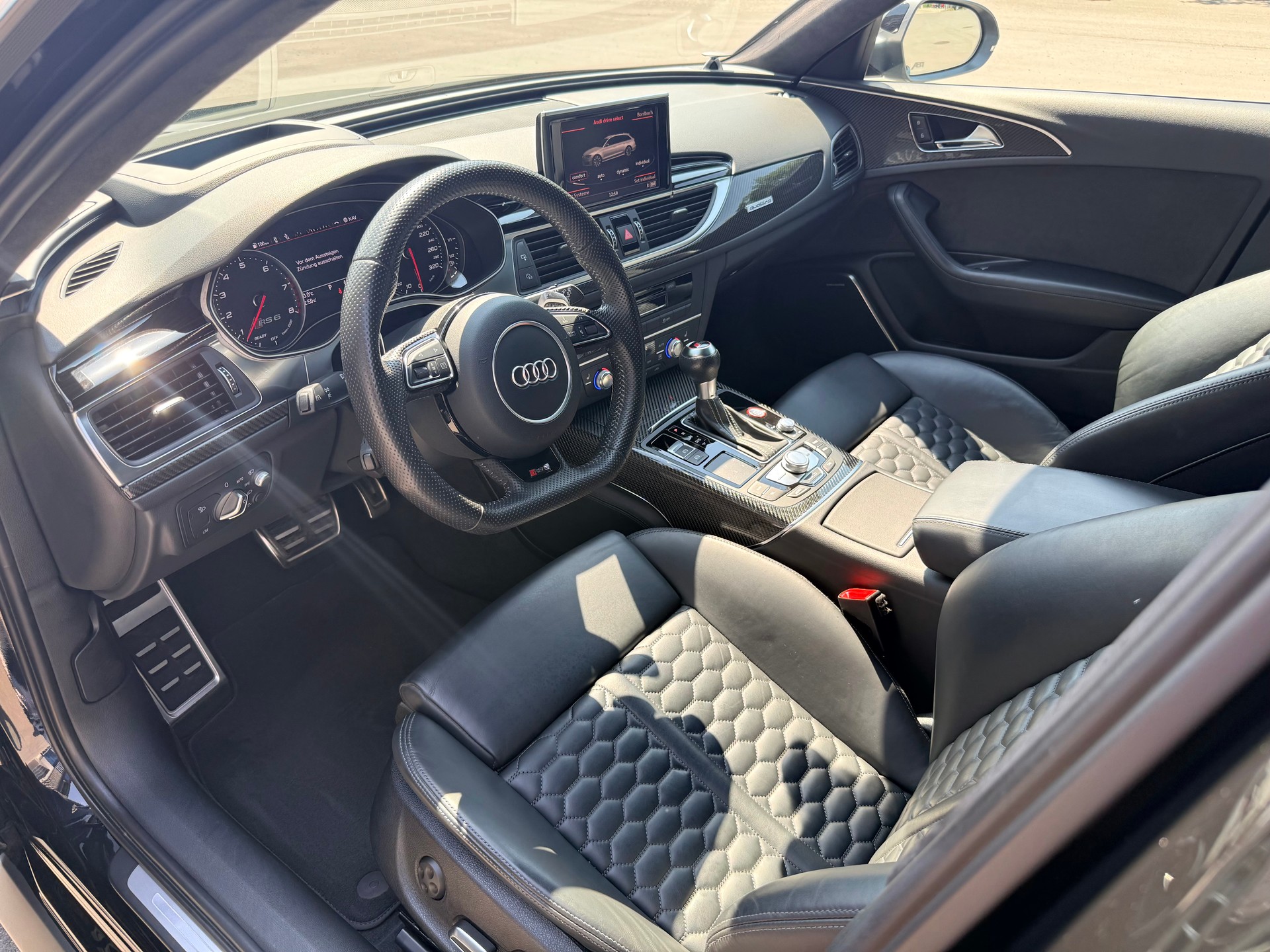AUDI RS6 Avant 4.0 TFSI V8 performance quattro-image-16