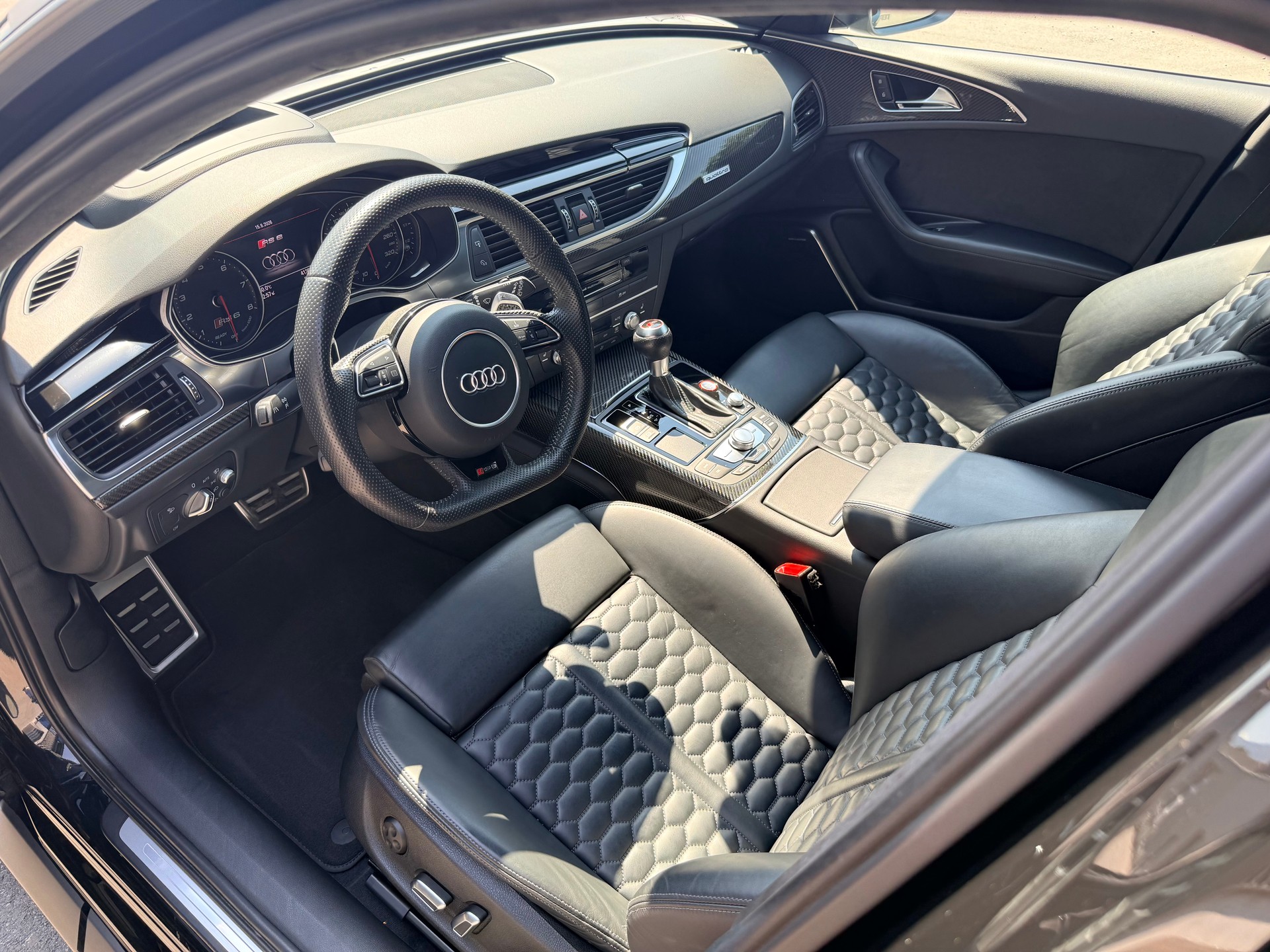 AUDI RS6 Avant 4.0 TFSI V8 performance quattro-image-9
