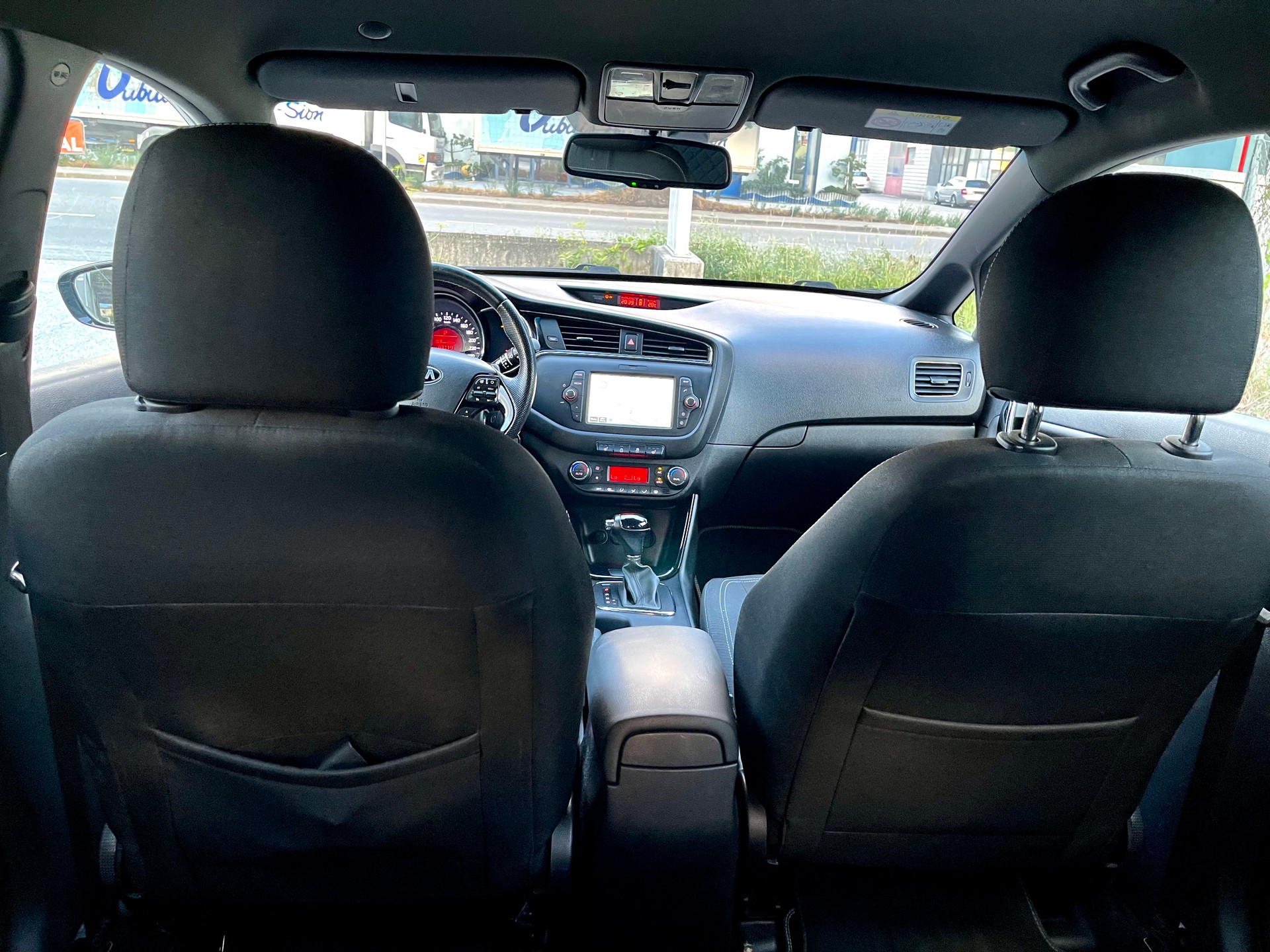 KIA Cee'd 1.6 CRDi Swiss Champion DCT-image-23