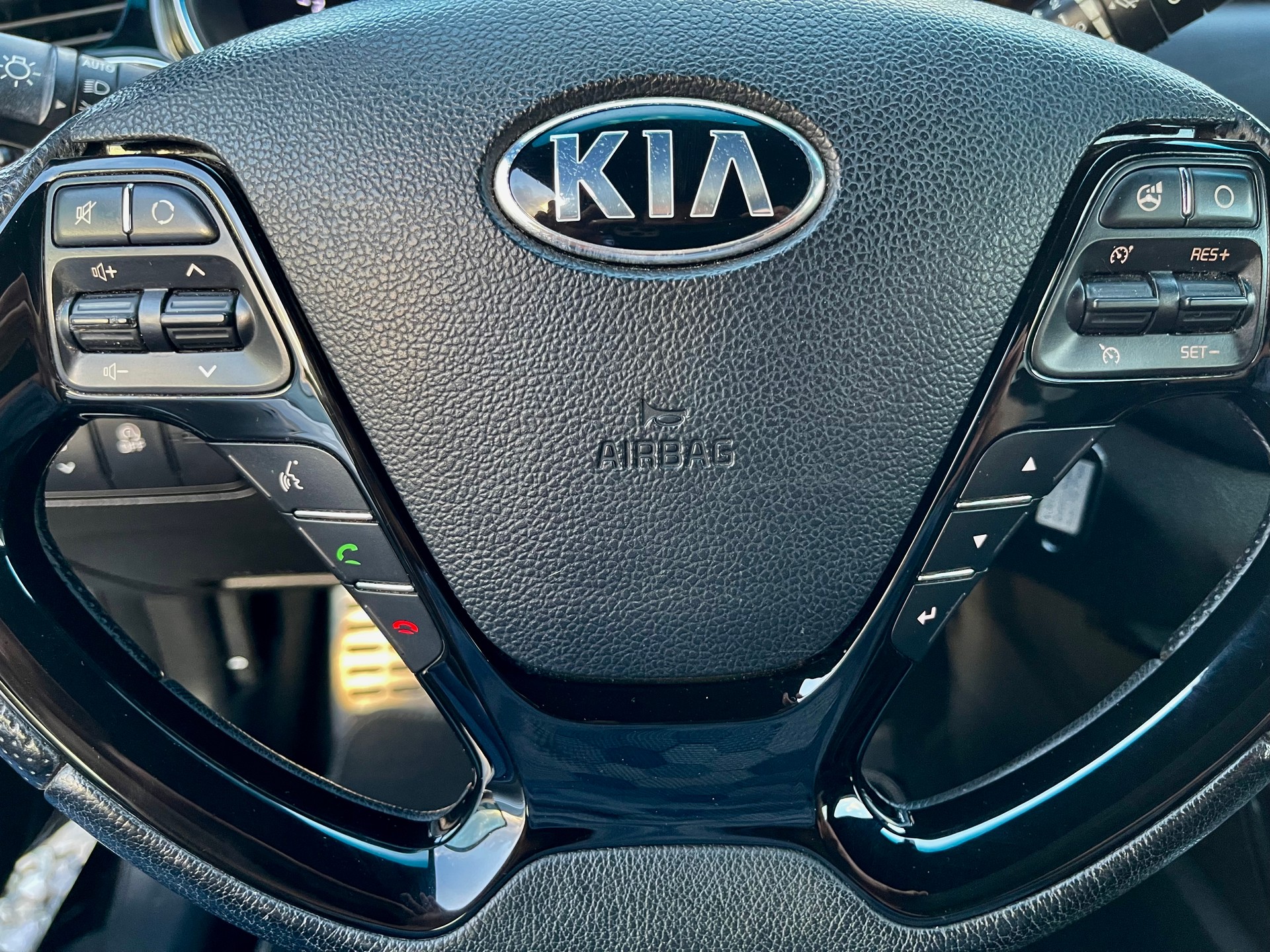 KIA Cee'd 1.6 CRDi Swiss Champion DCT-image-26