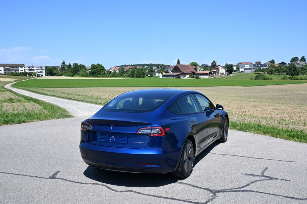 TESLA Model 3 Long Range Dual Motor AWD-image-2
