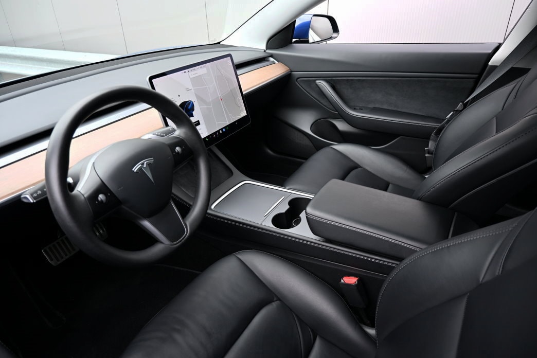 TESLA Model 3 Long Range Dual Motor AWD-image-9