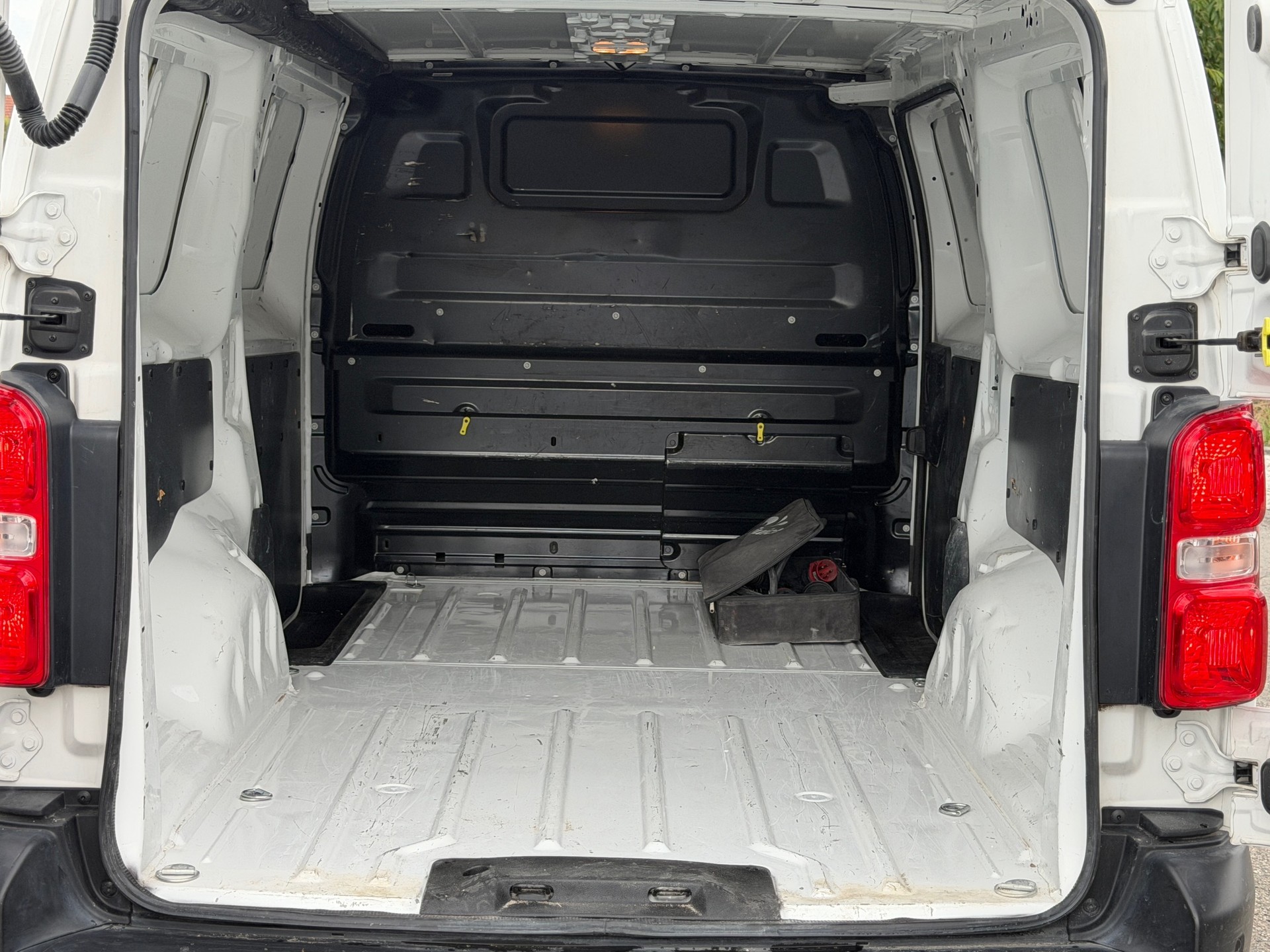 CITROEN e-Jumpy M Club 50kWh-image-9