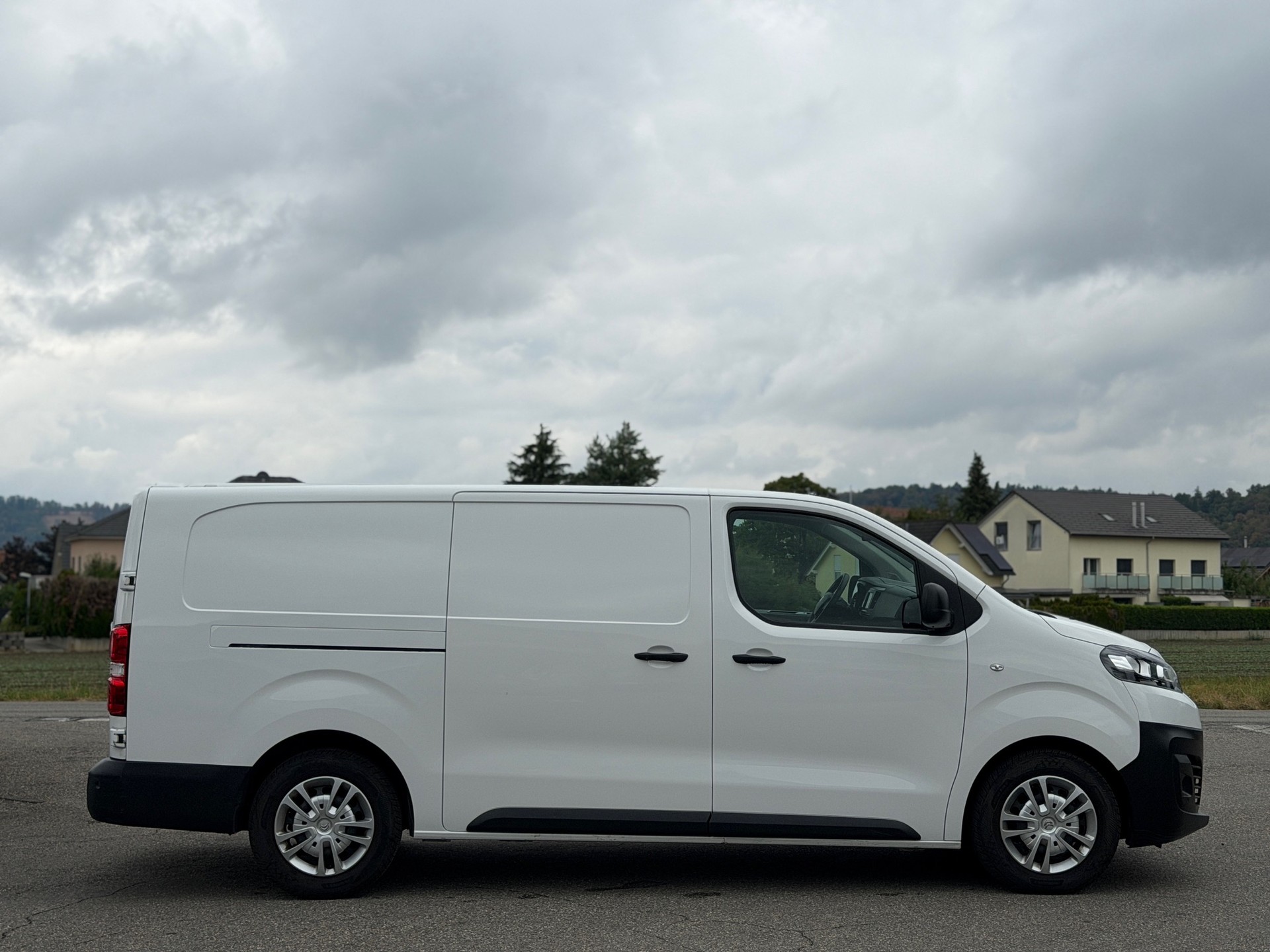 CITROEN e-Jumpy M Club 50kWh-image-10