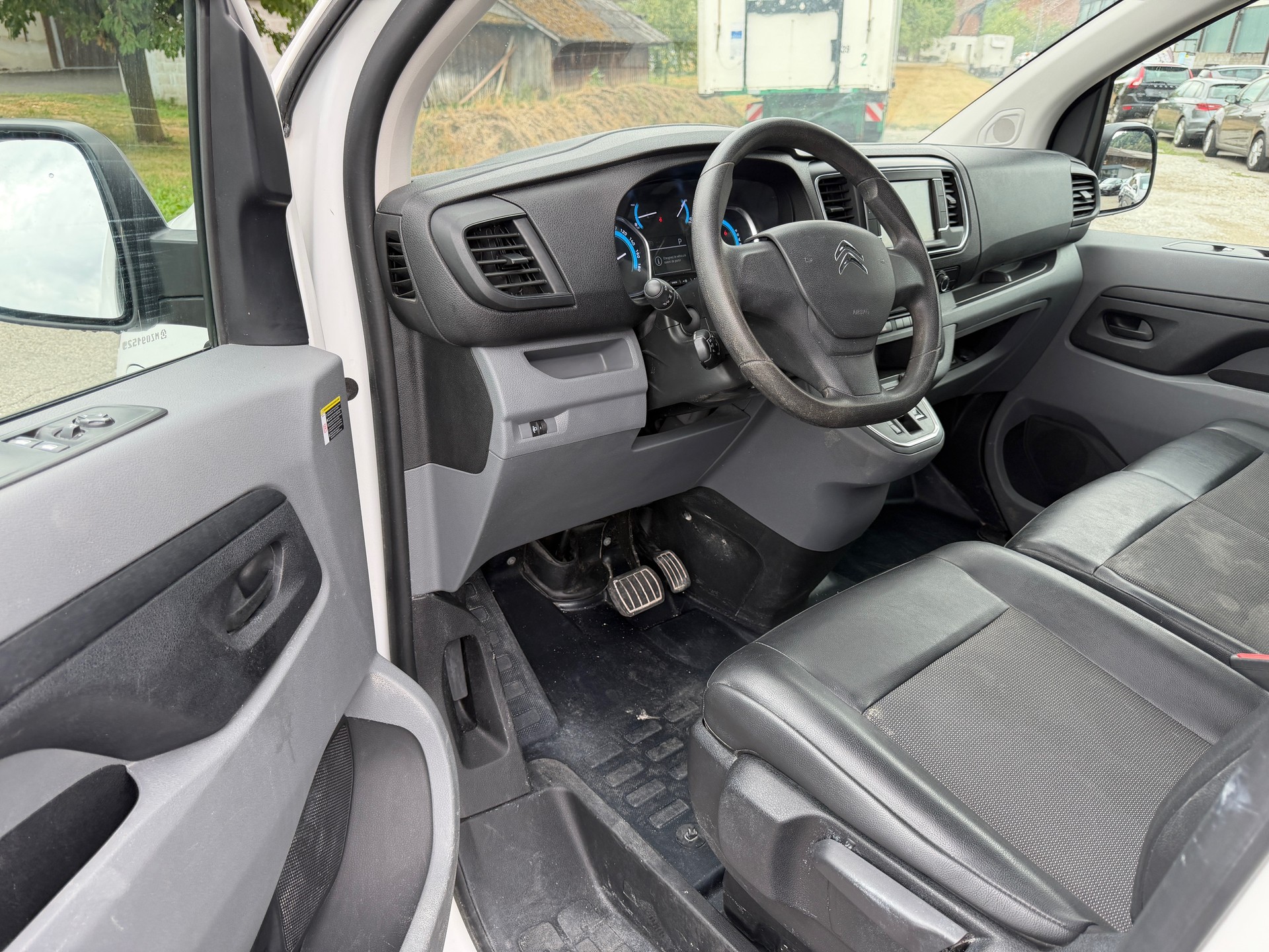 CITROEN e-Jumpy M Club 50kWh-image-8