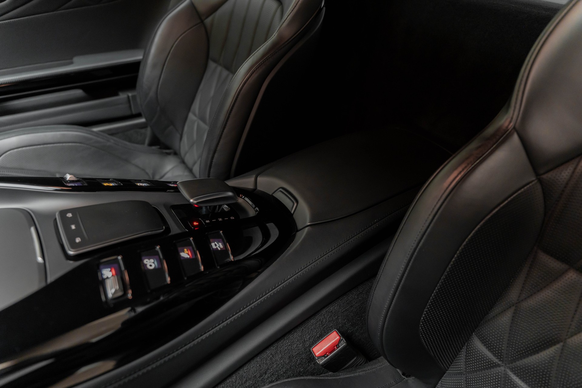 MERCEDES-BENZ AMG GT Speedshift DCT | Night Edition-image-13