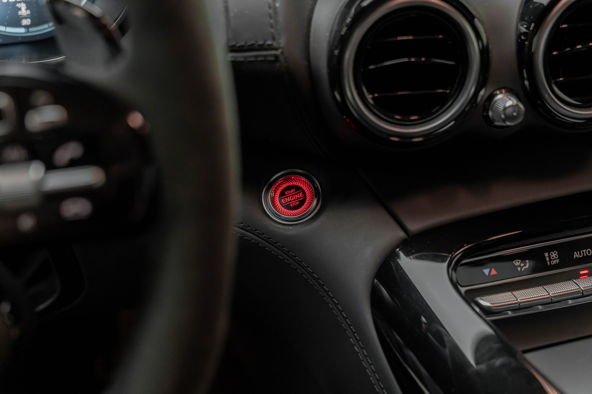 MERCEDES-BENZ AMG GT Speedshift DCT | Night Edition-image-14