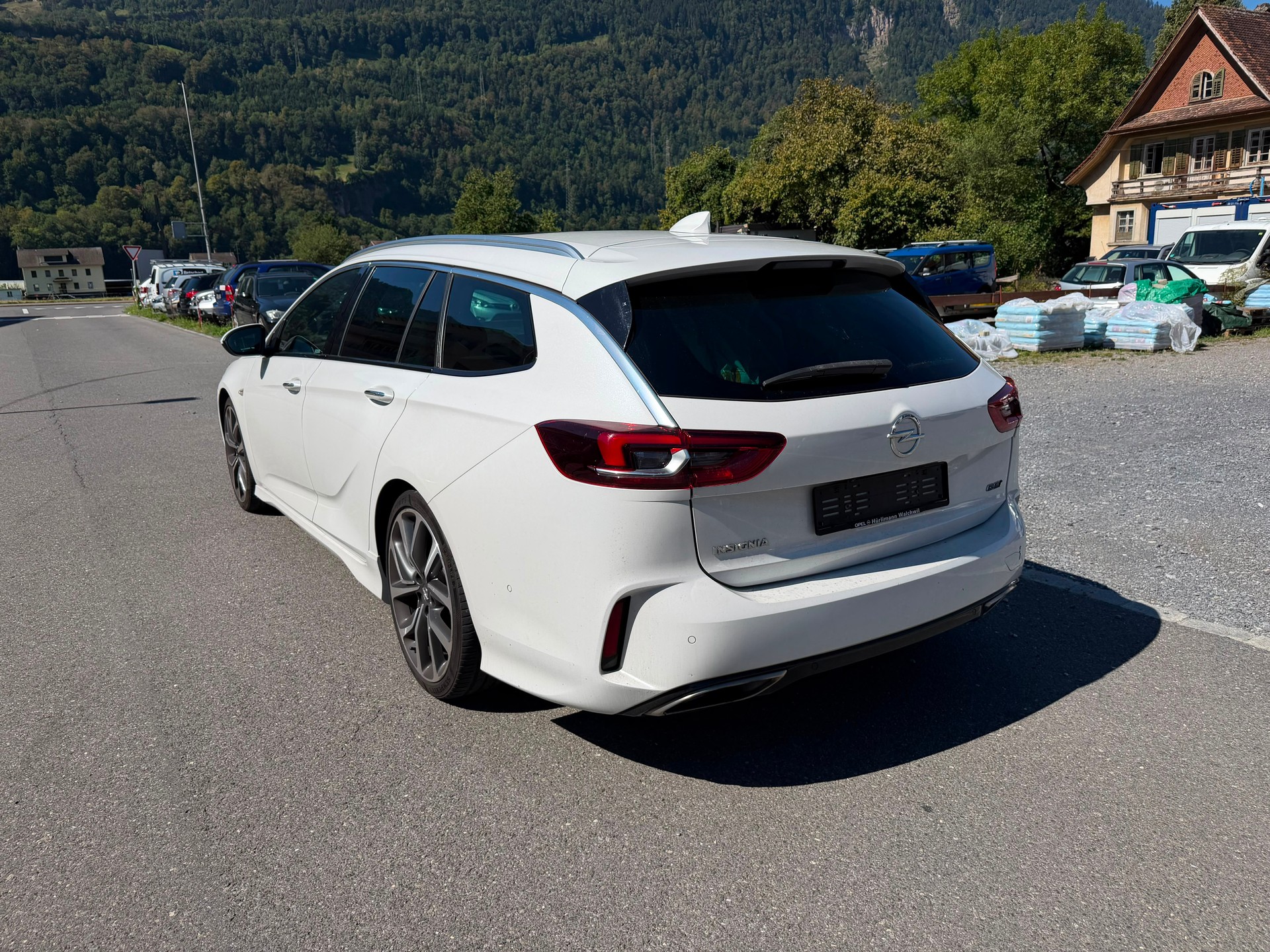 OPEL Insignia 2.0 T Sports Tourer GSI 4WD Automat-image-2