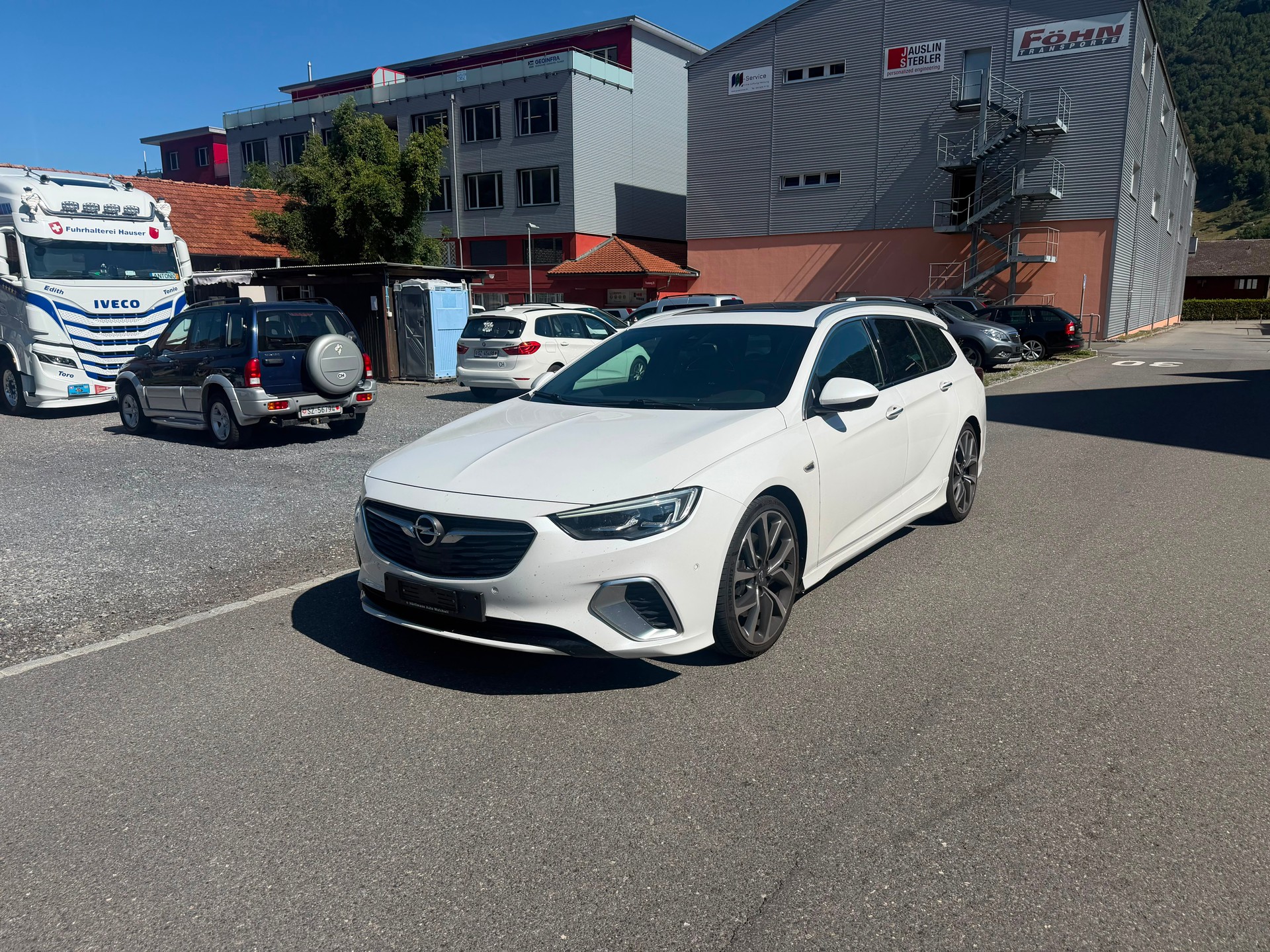 OPEL Insignia 2.0 T Sports Tourer GSI 4WD Automat-image-1
