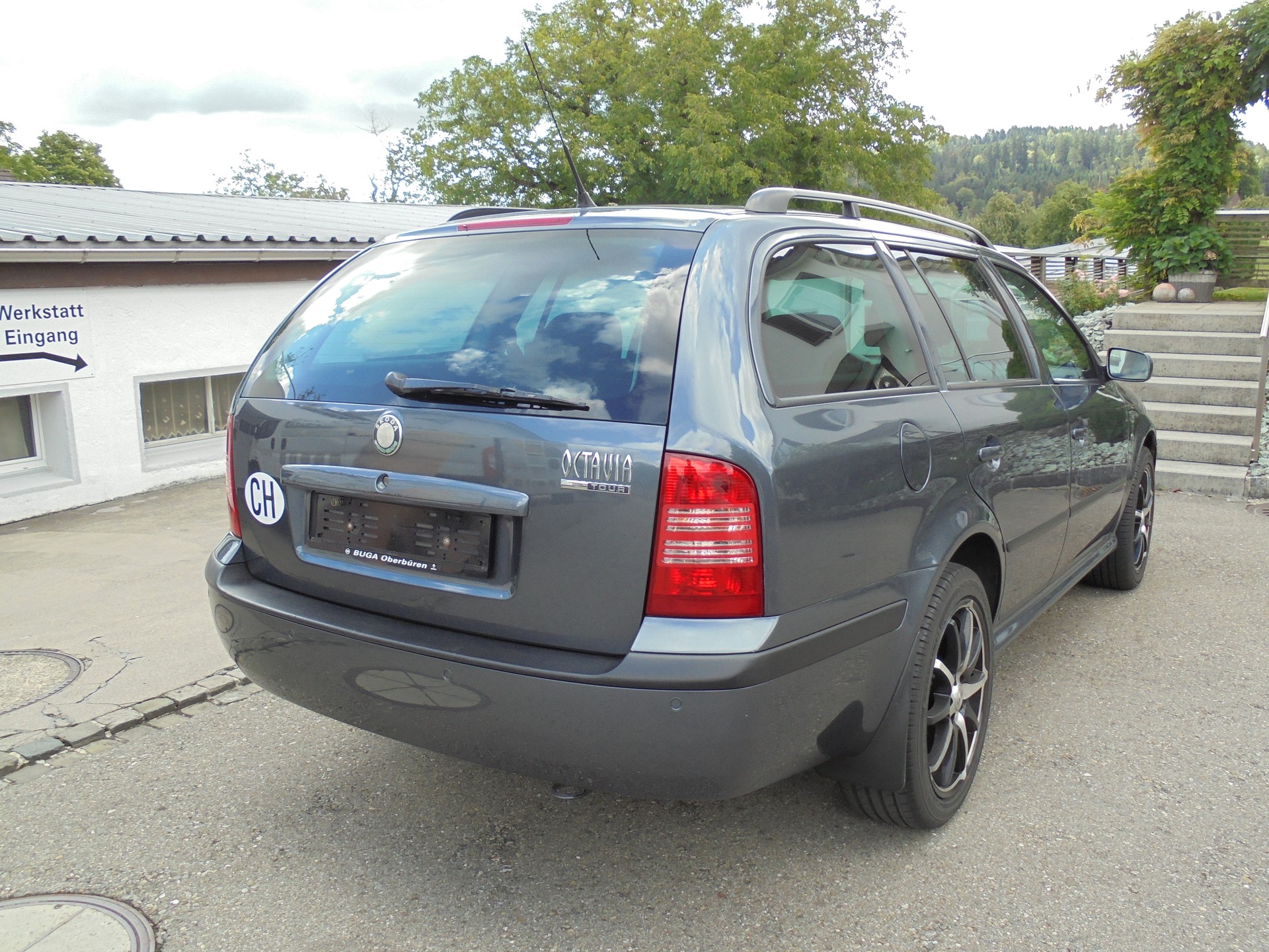 SKODA Octavia 1.8 Turbo Tour-image-2