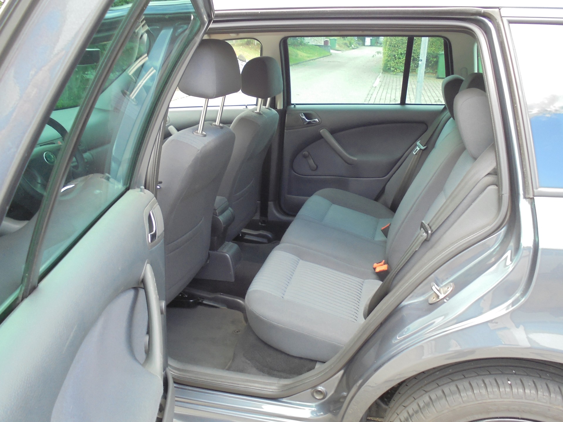SKODA Octavia 1.8 Turbo Tour-image-8