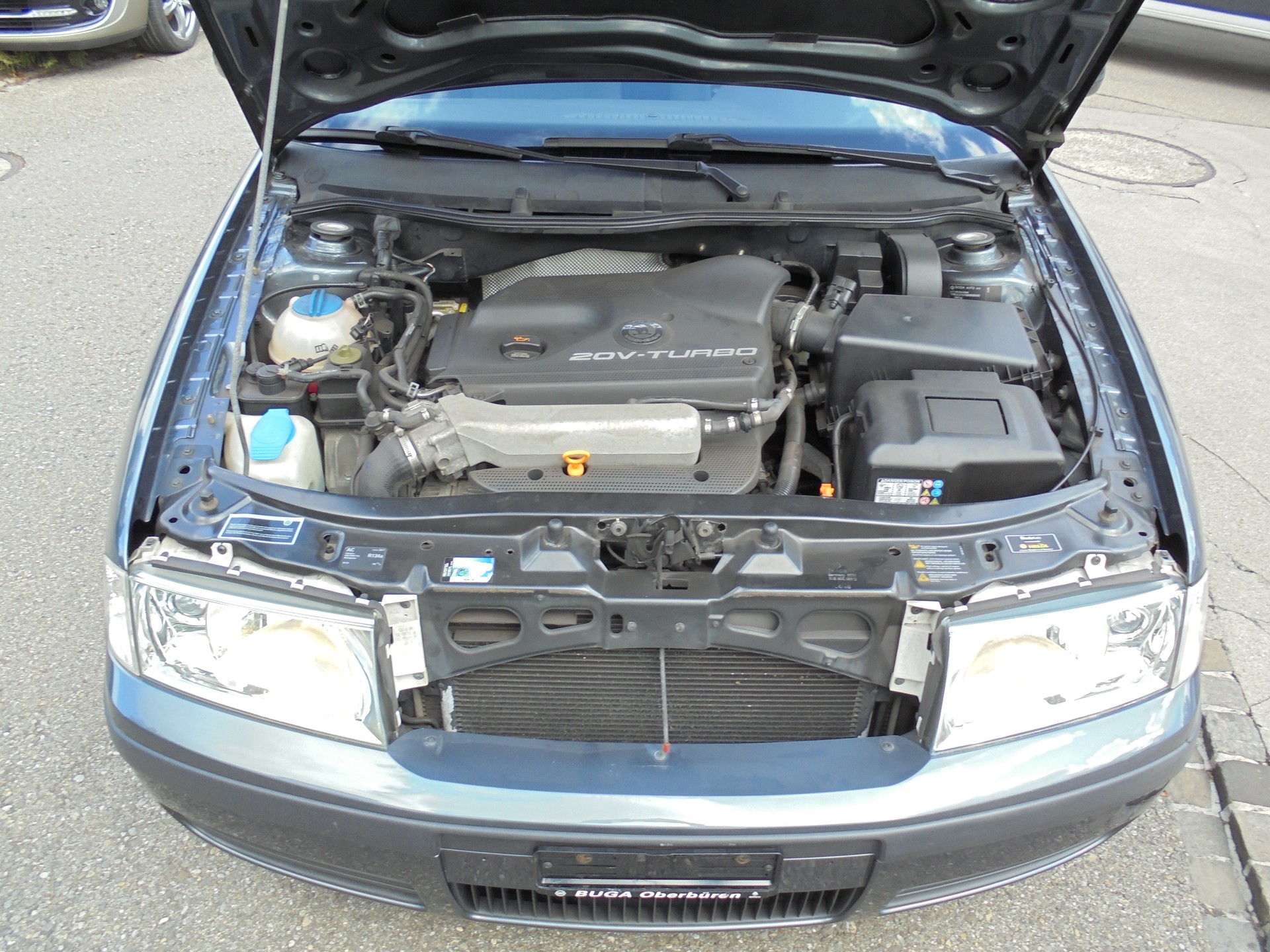 SKODA Octavia 1.8 Turbo Tour-image-13