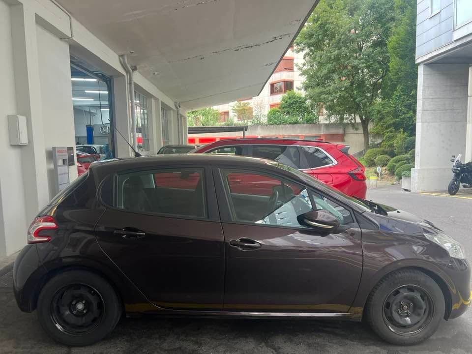 PEUGEOT 208 1.2 VTI Access-image-3
