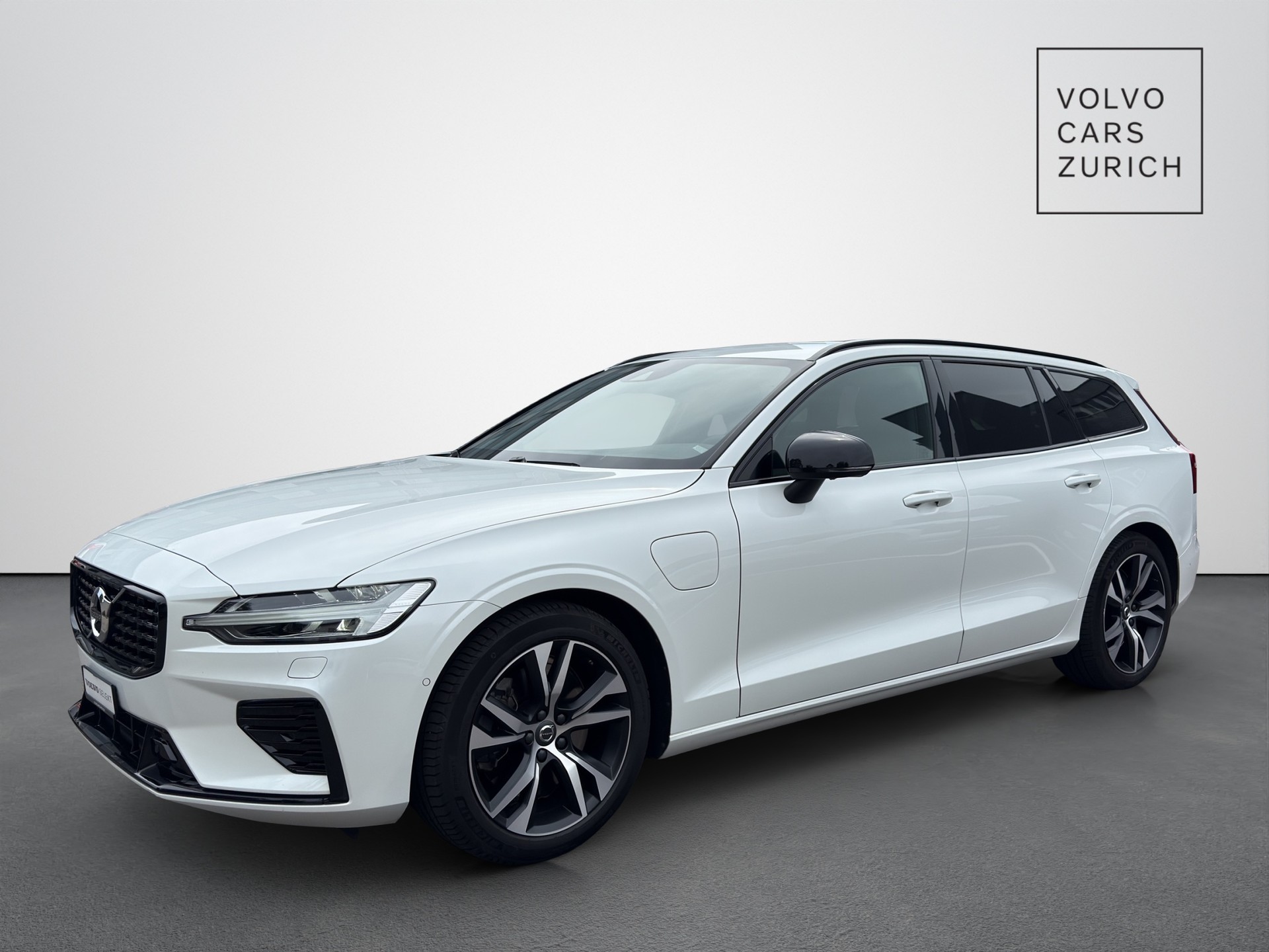 VOLVO V60 2.0 T8 TE R-Design eAWD-image-0