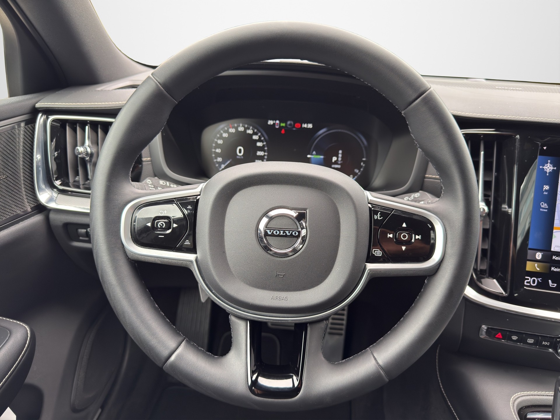 VOLVO V60 2.0 T8 TE R-Design eAWD-image-11