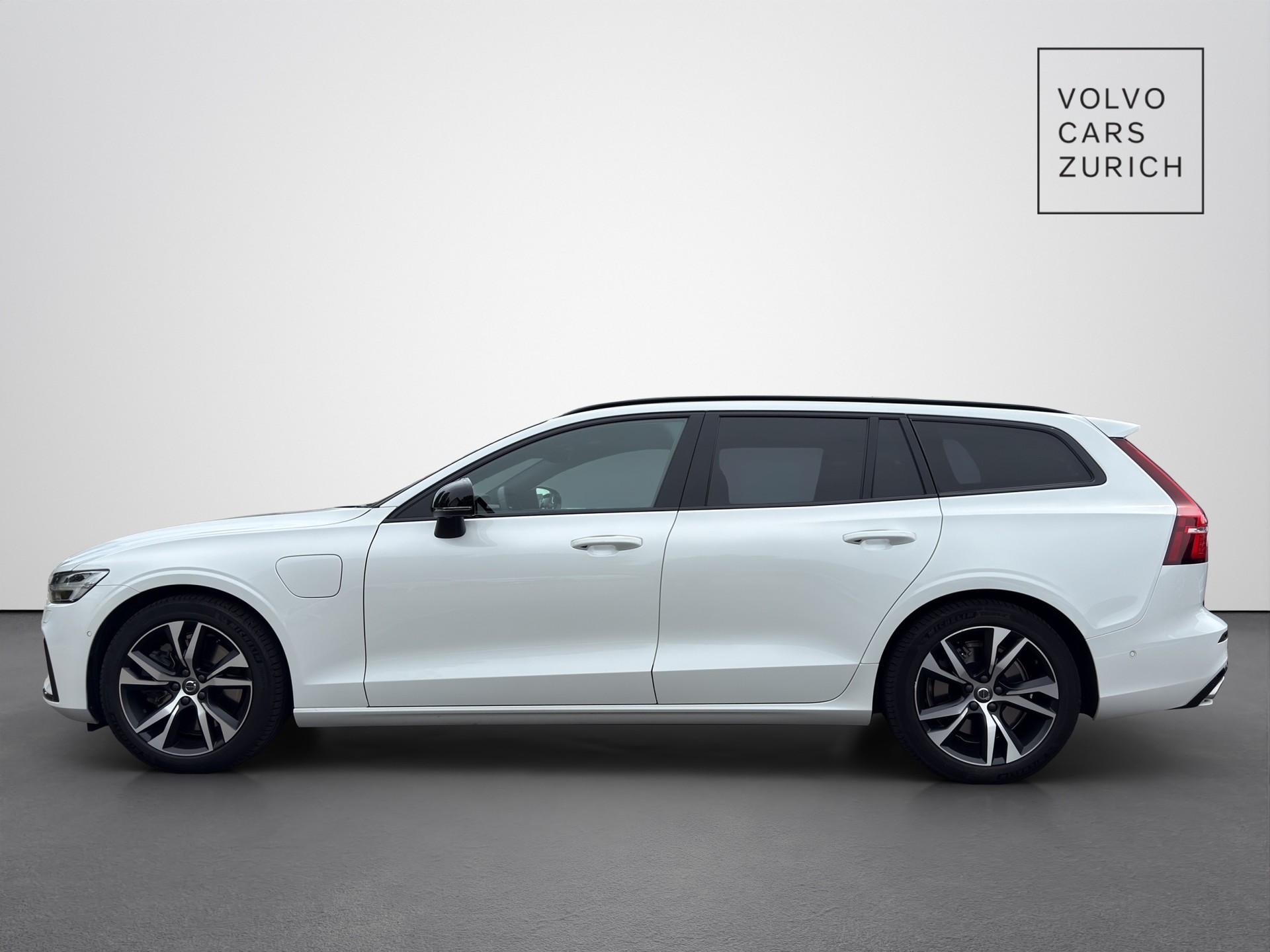 VOLVO V60 2.0 T8 TE R-Design eAWD-image-2