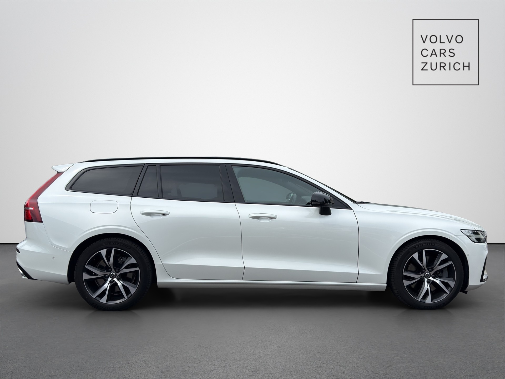 VOLVO V60 2.0 T8 TE R-Design eAWD-image-3