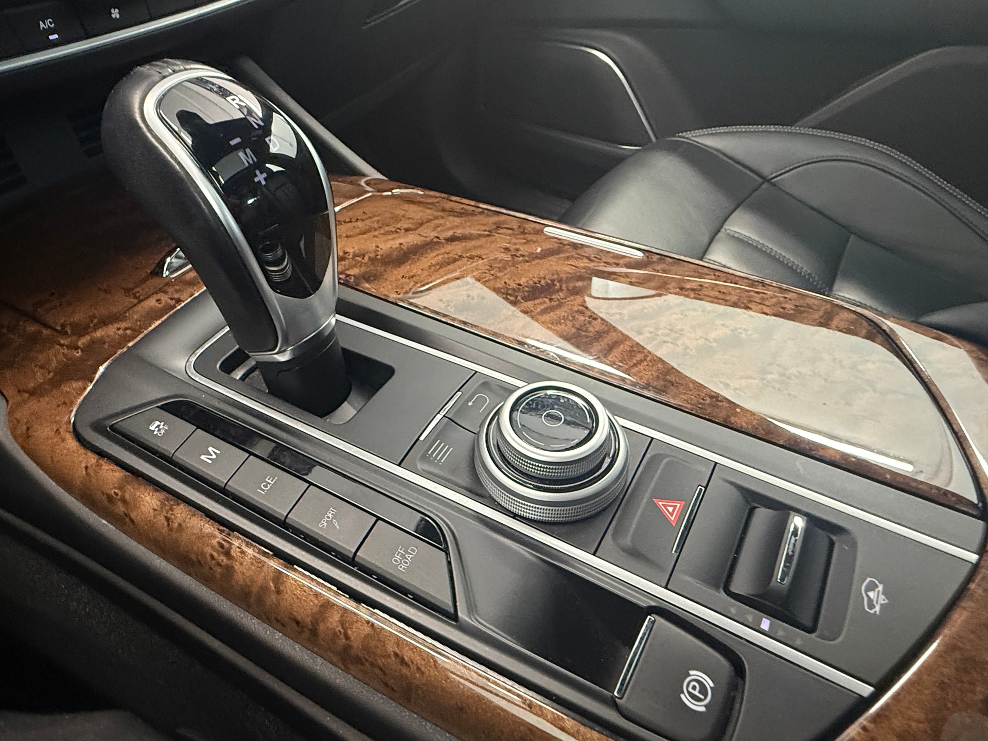 MASERATI Levante S 3.0 V6 Automatica Ab 350.- pro Monat 1. Hand-image-17