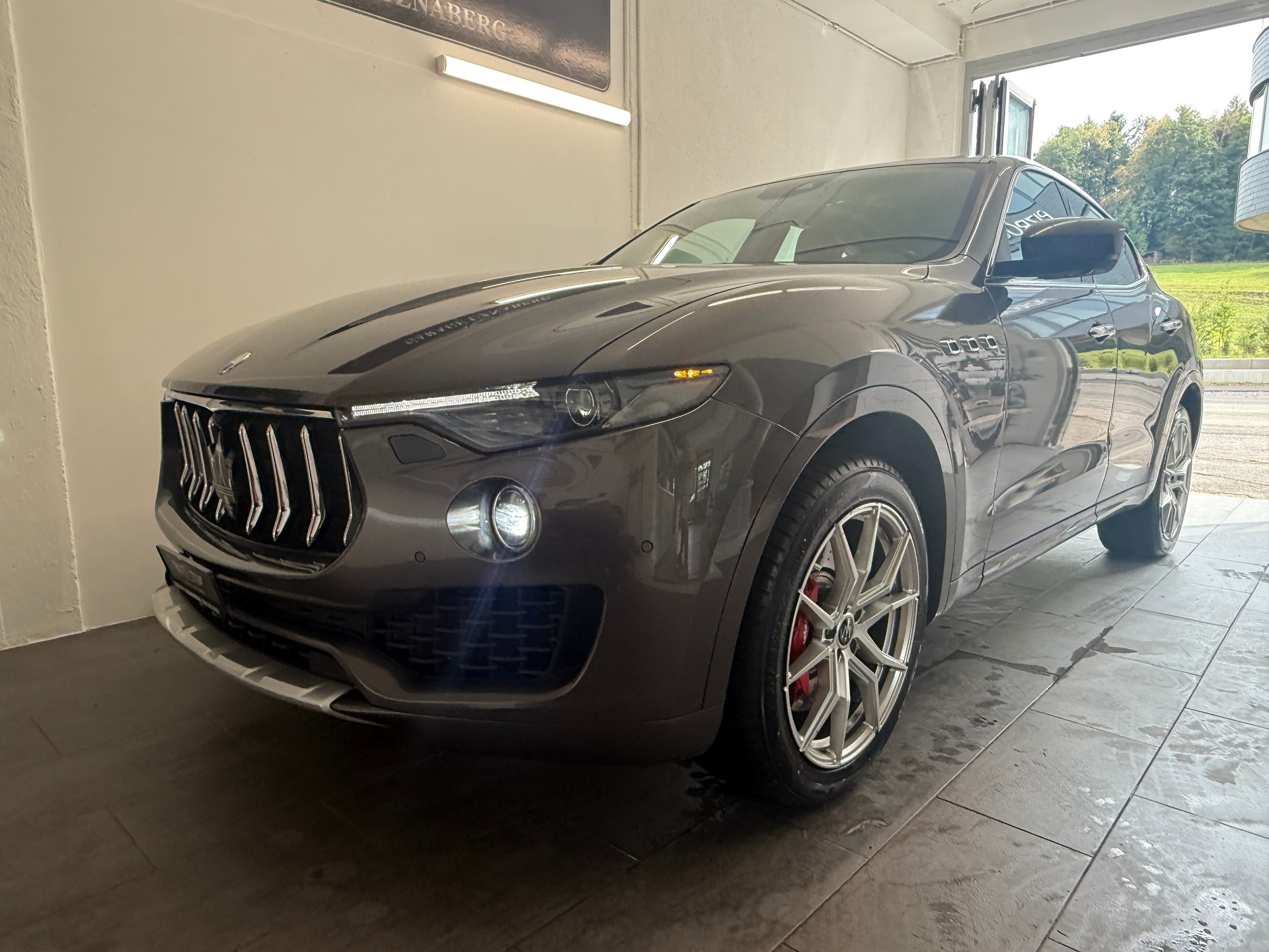 MASERATI Levante S 3.0 V6 Automatica Ab 350.- pro Monat 1. Hand-image-0