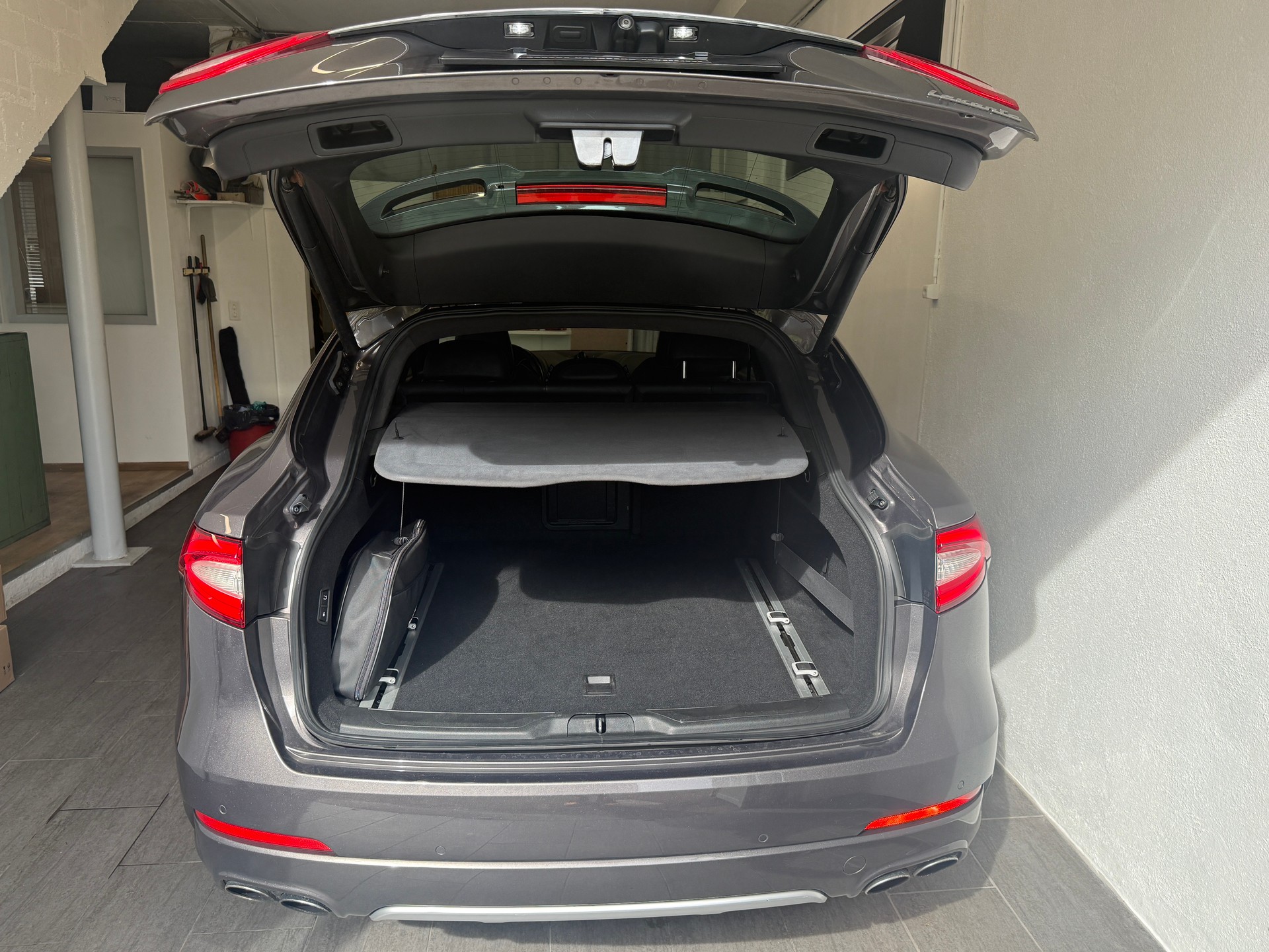 MASERATI Levante S 3.0 V6 Automatica Ab 350.- pro Monat 1. Hand-image-8