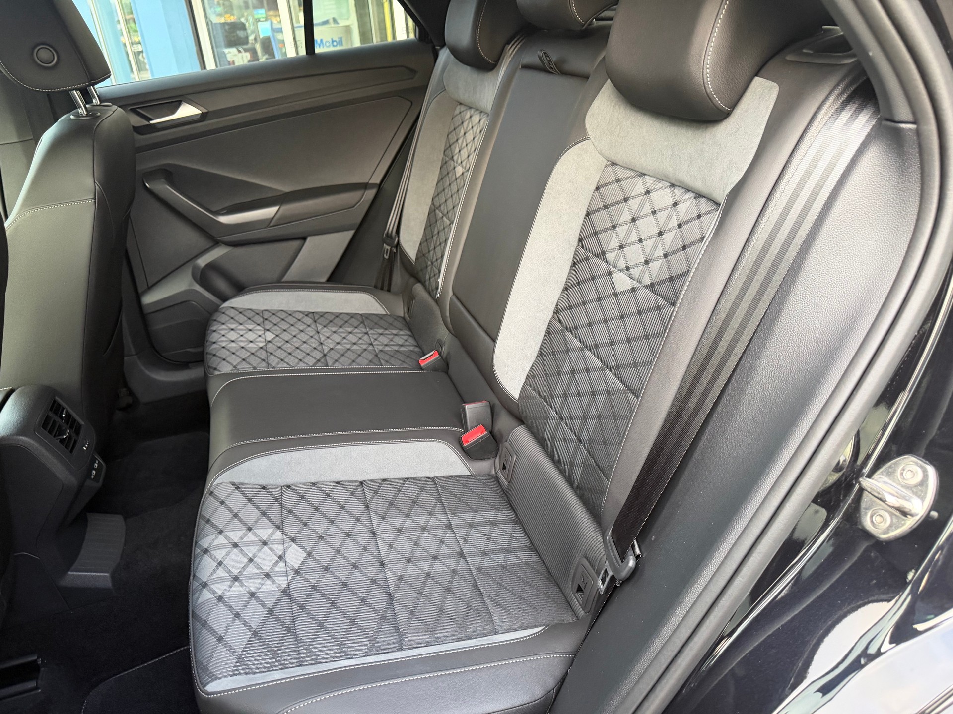 VW T-Roc 2.0 TSI R-Line DSG 4Motion-image-9