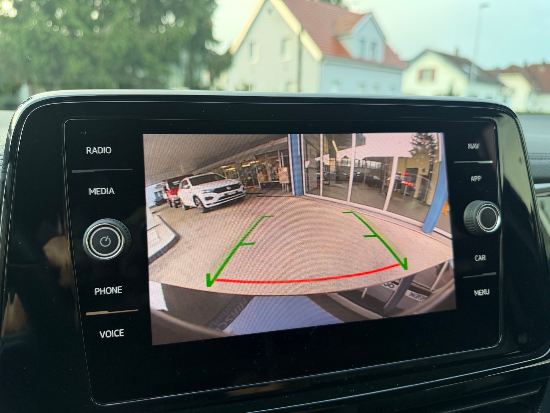 VW T-Roc 2.0 TSI R-Line DSG 4Motion-image-12