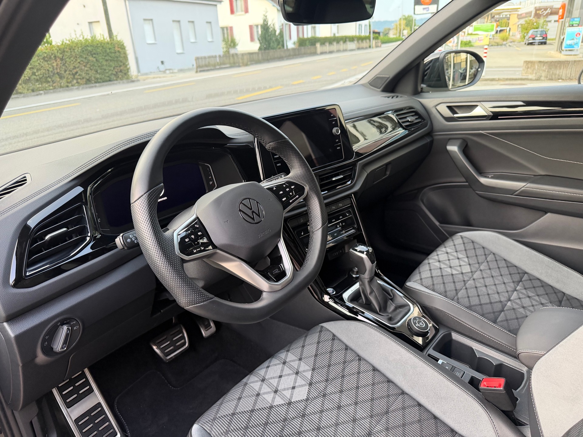 VW T-Roc 2.0 TSI R-Line DSG 4Motion-image-8