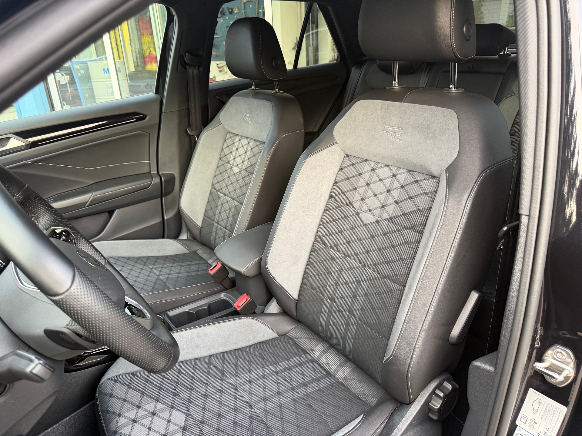 VW T-Roc 2.0 TSI R-Line DSG 4Motion-image-7
