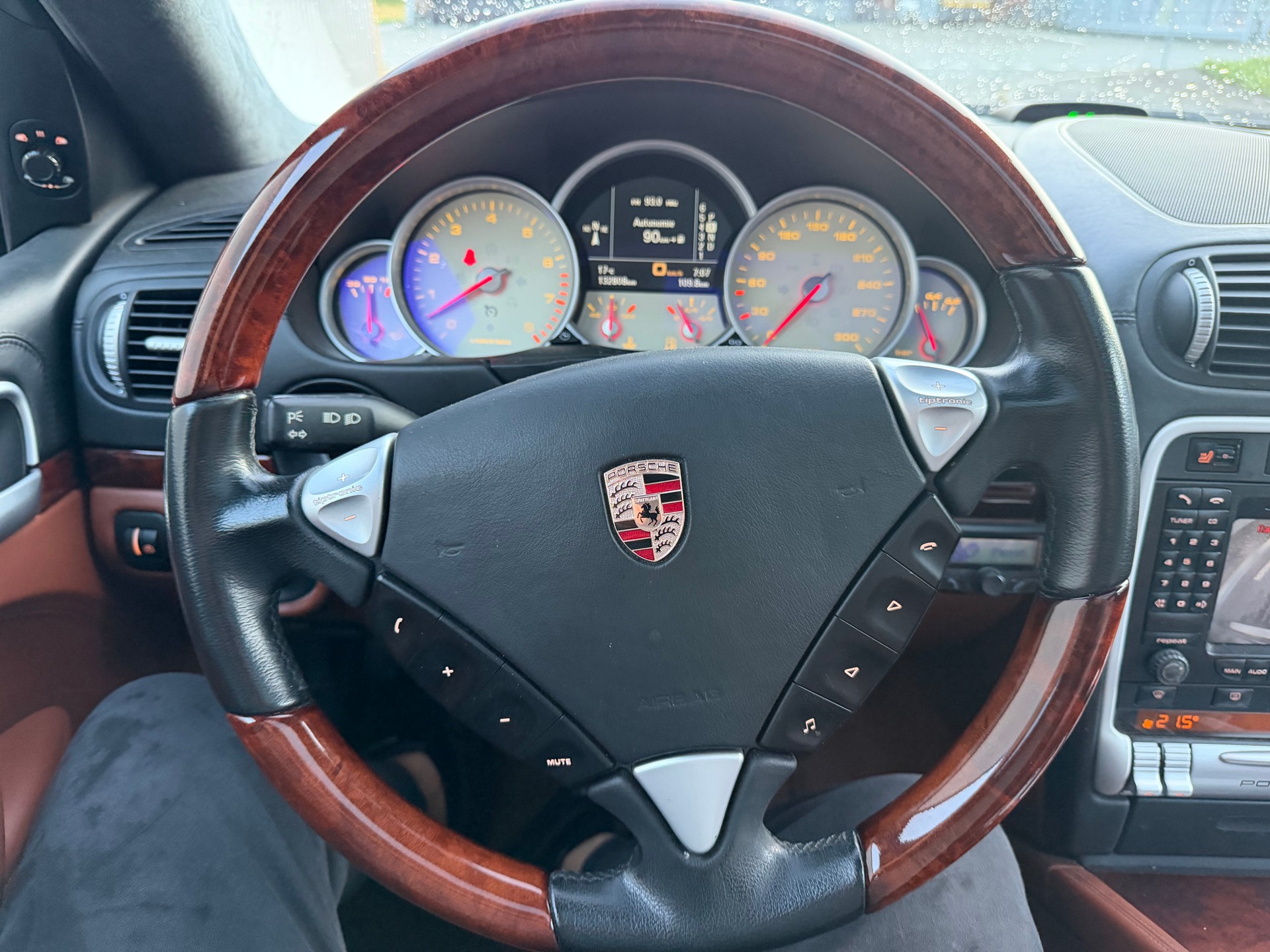 PORSCHE Cayenne Turbo-image-32
