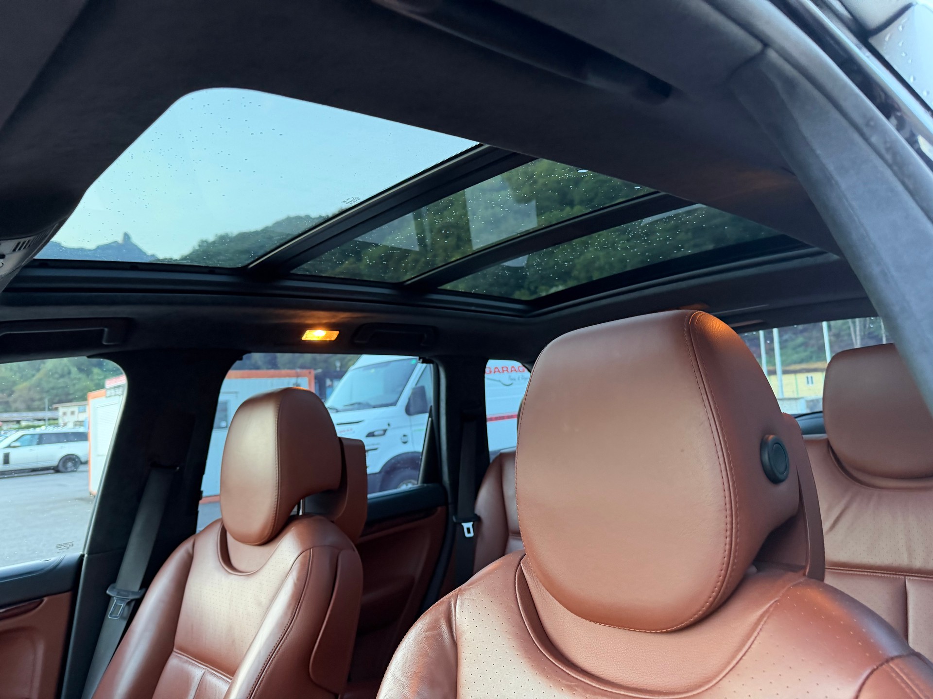 PORSCHE Cayenne Turbo-image-21